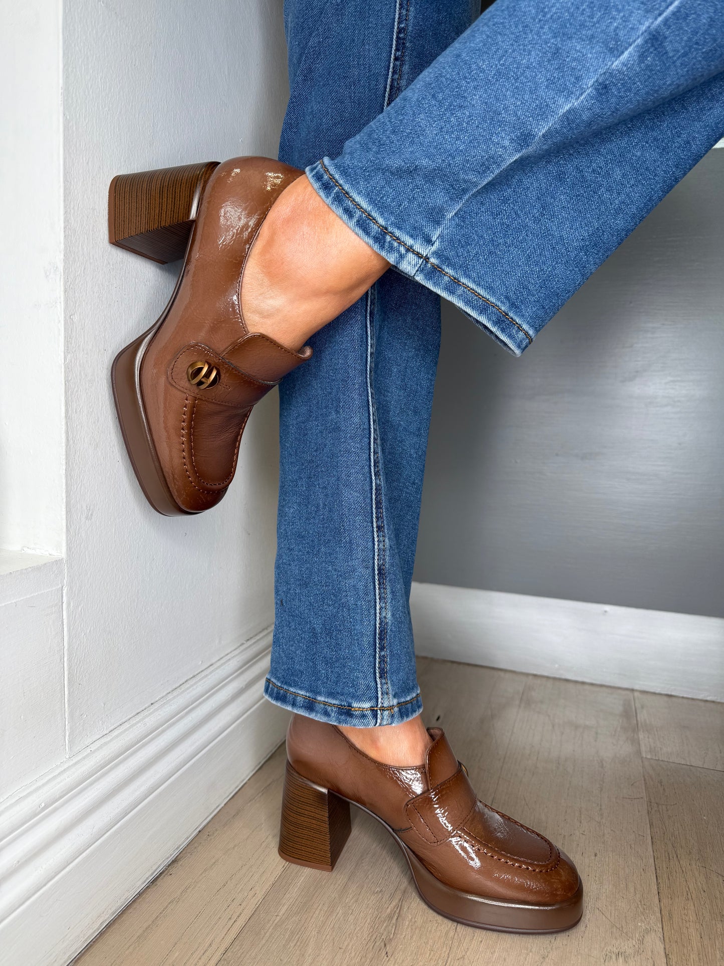 Hispanitas - Flexy Patent Mocha Block Heel Shoe With Platform Sole