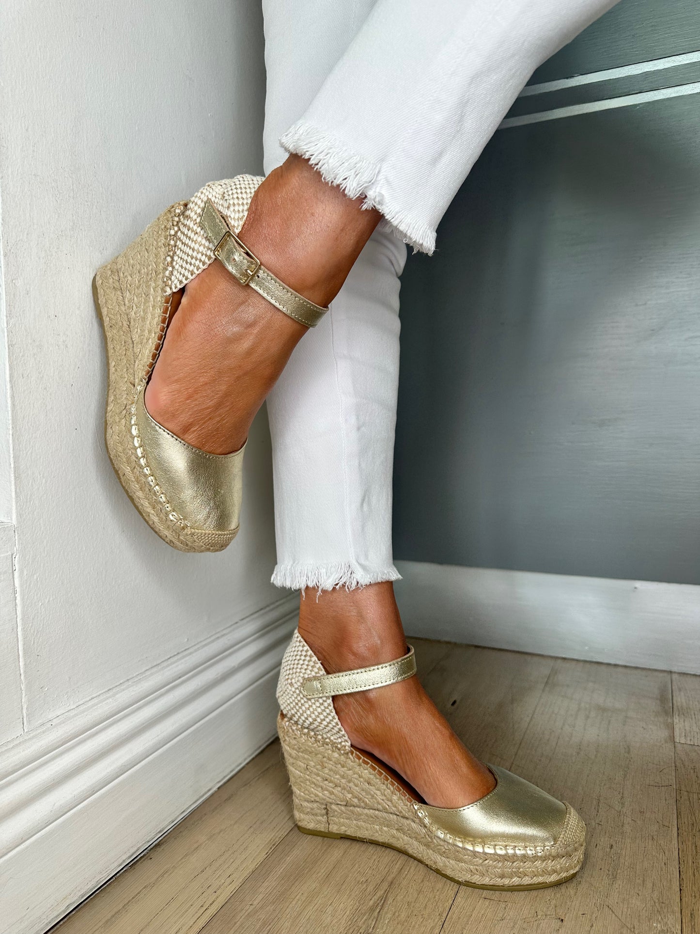 Viguera - Metallic Gold Closed Toe Espadrille Wedge