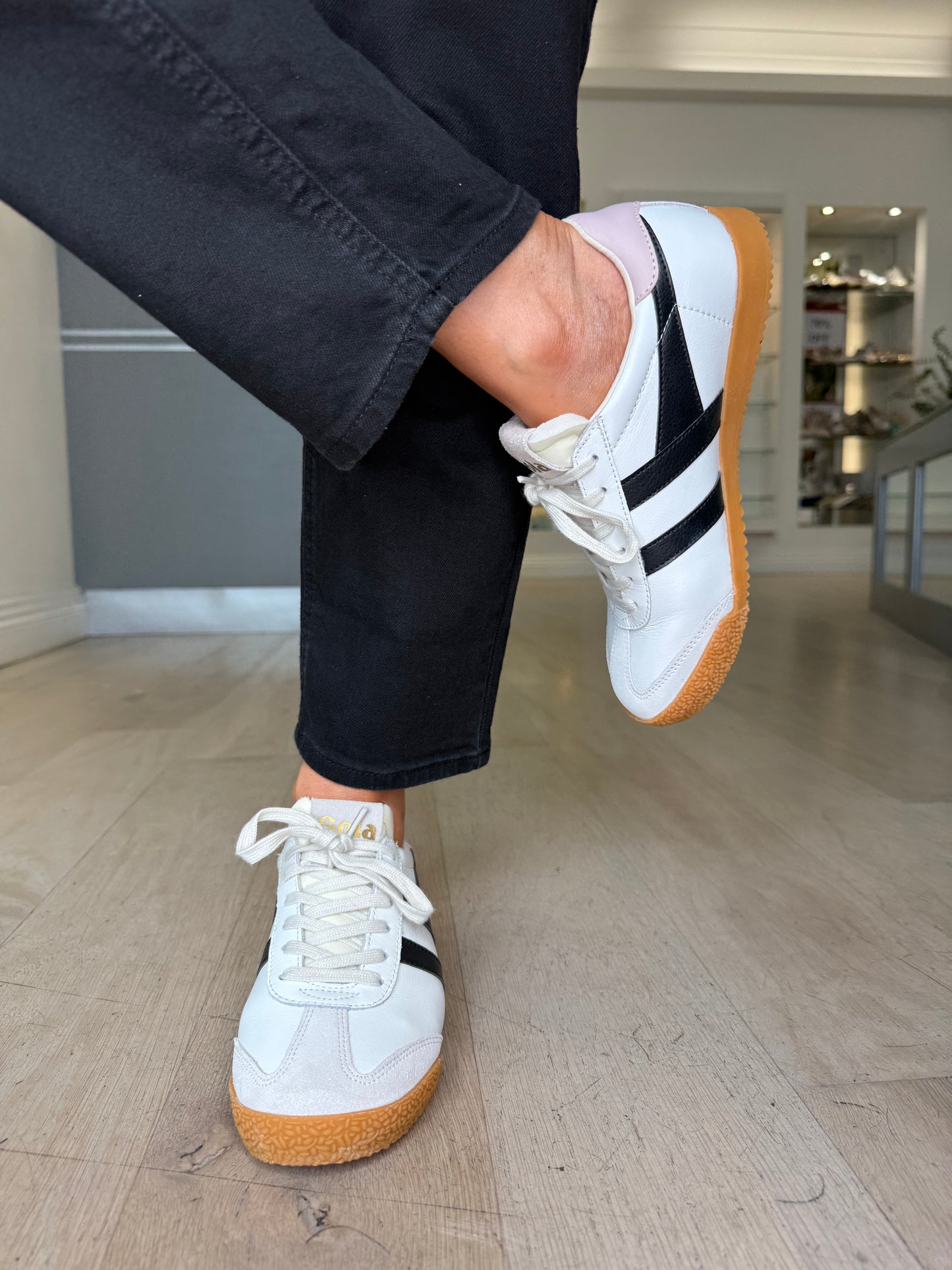Gola - Elan White Leather Trainer With A Black & Pink Trim