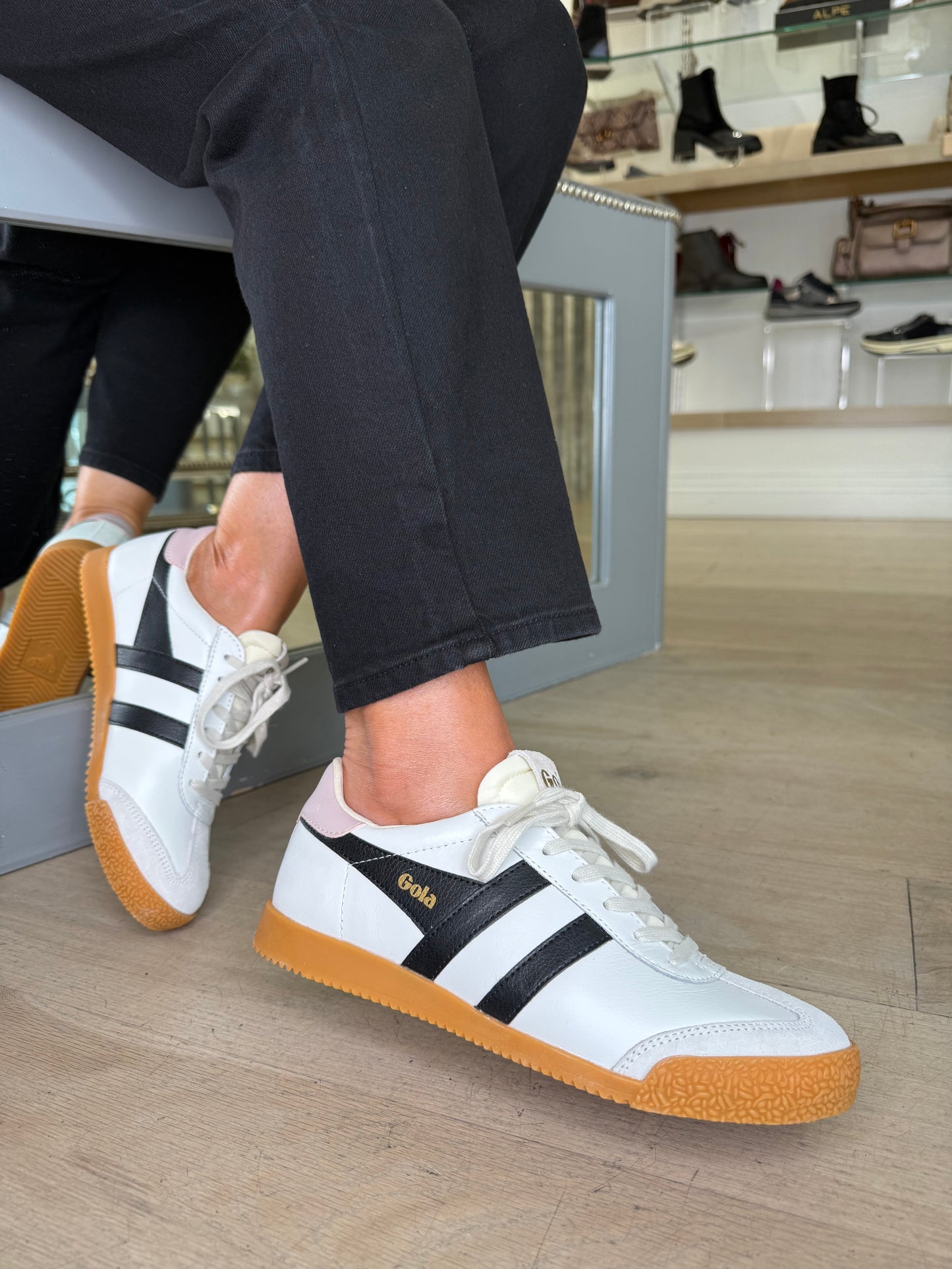 Gola - Elan White Leather Trainer With A Black & Pink Trim