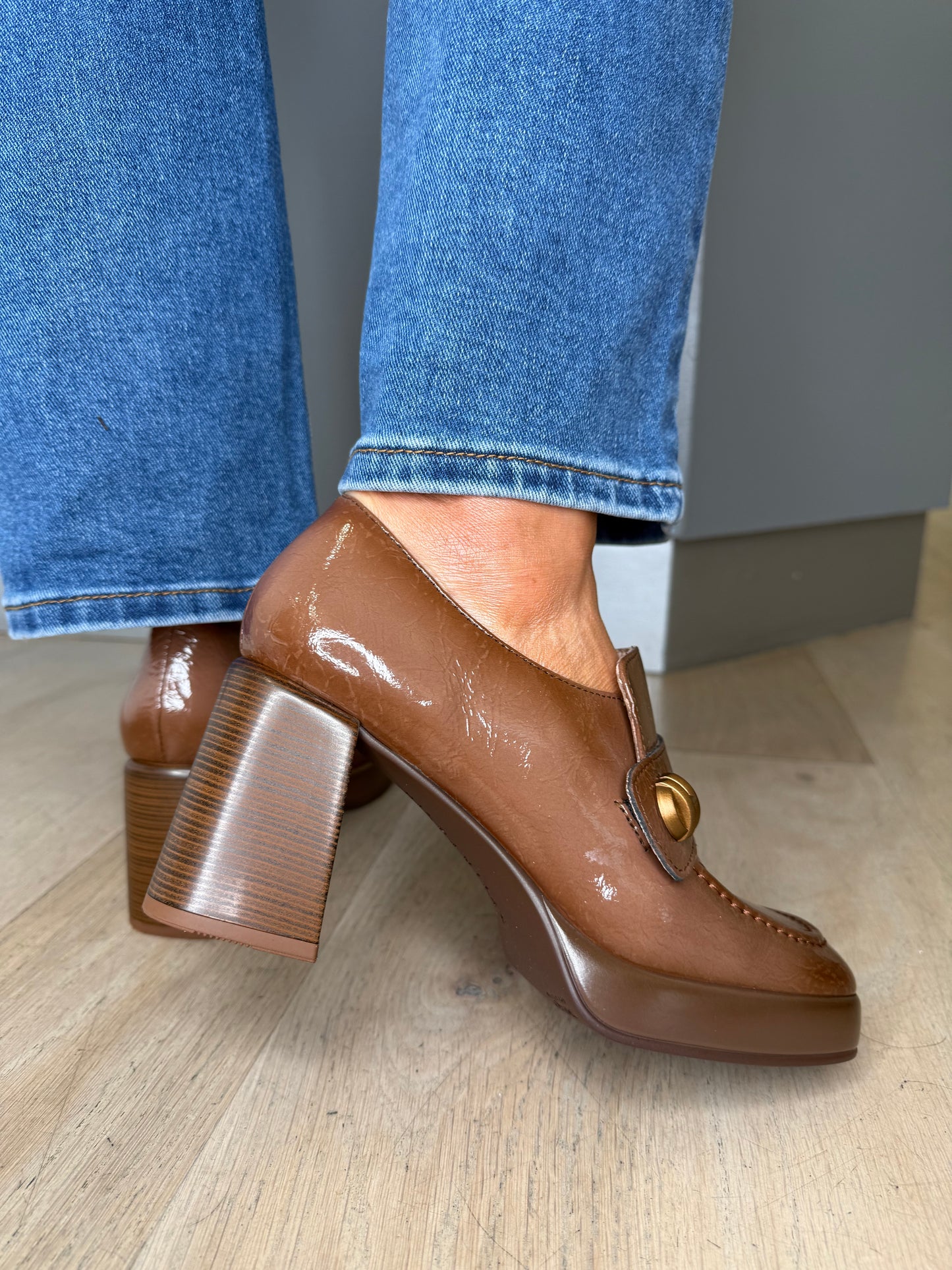 Hispanitas - Flexy Patent Mocha Block Heel Shoe With Platform Sole