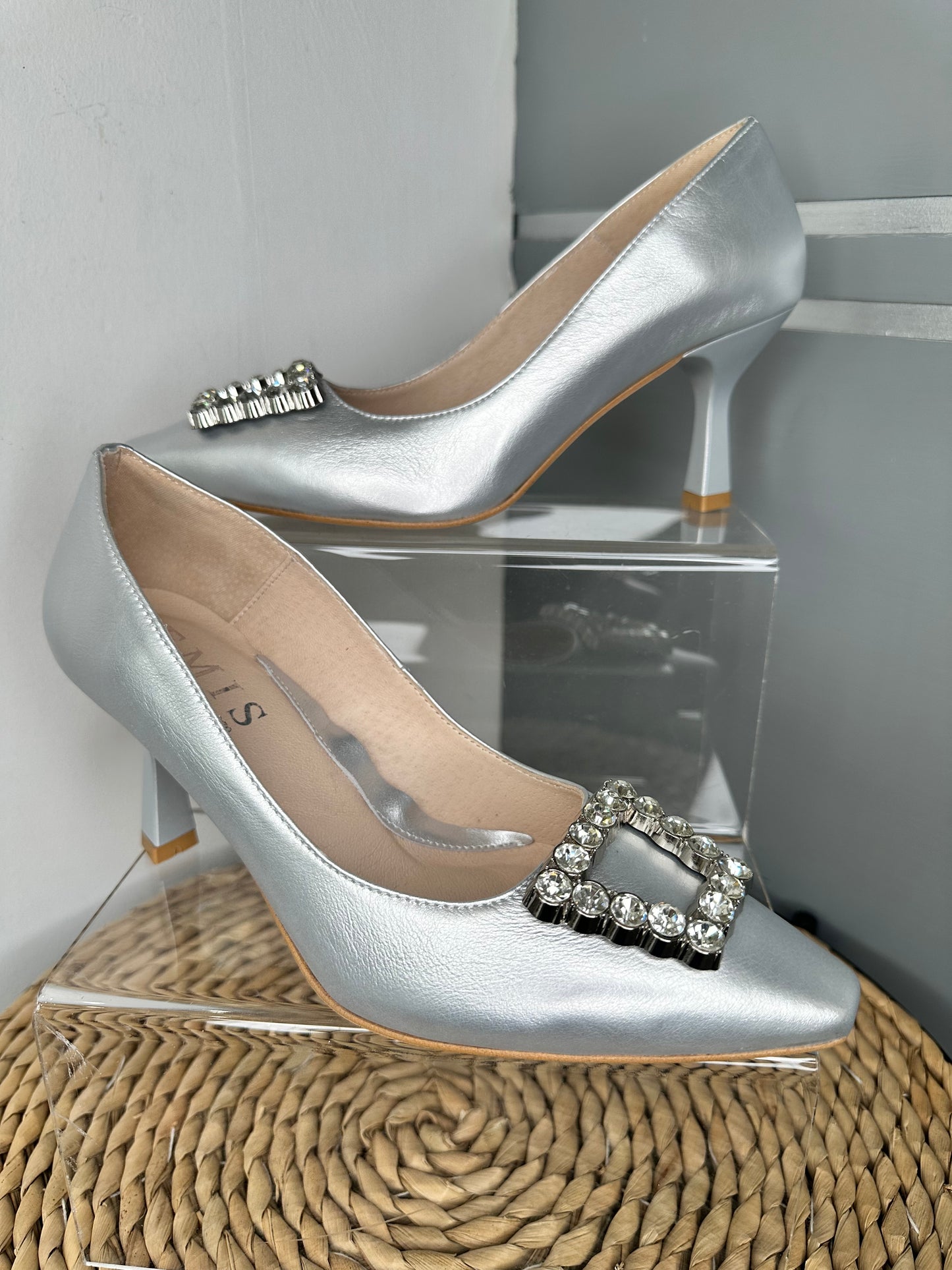 Emis - Silver Metallic Mid Heel Court Shoe With Diamante Trim
