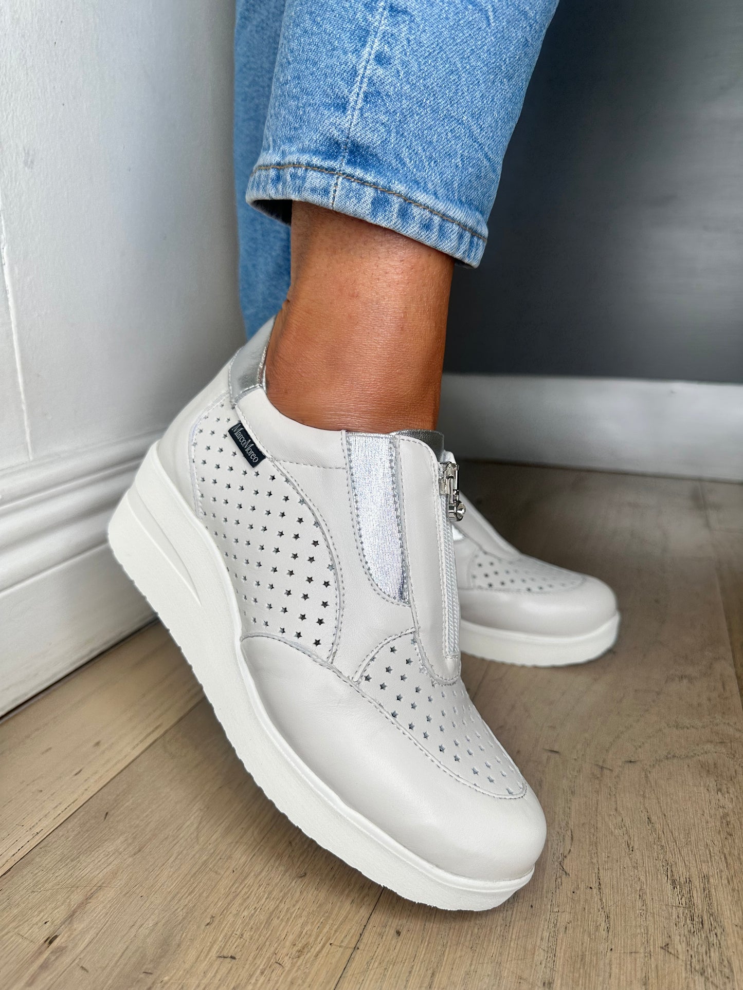 Marco Moreo - White Leather Mover With Silver Trim