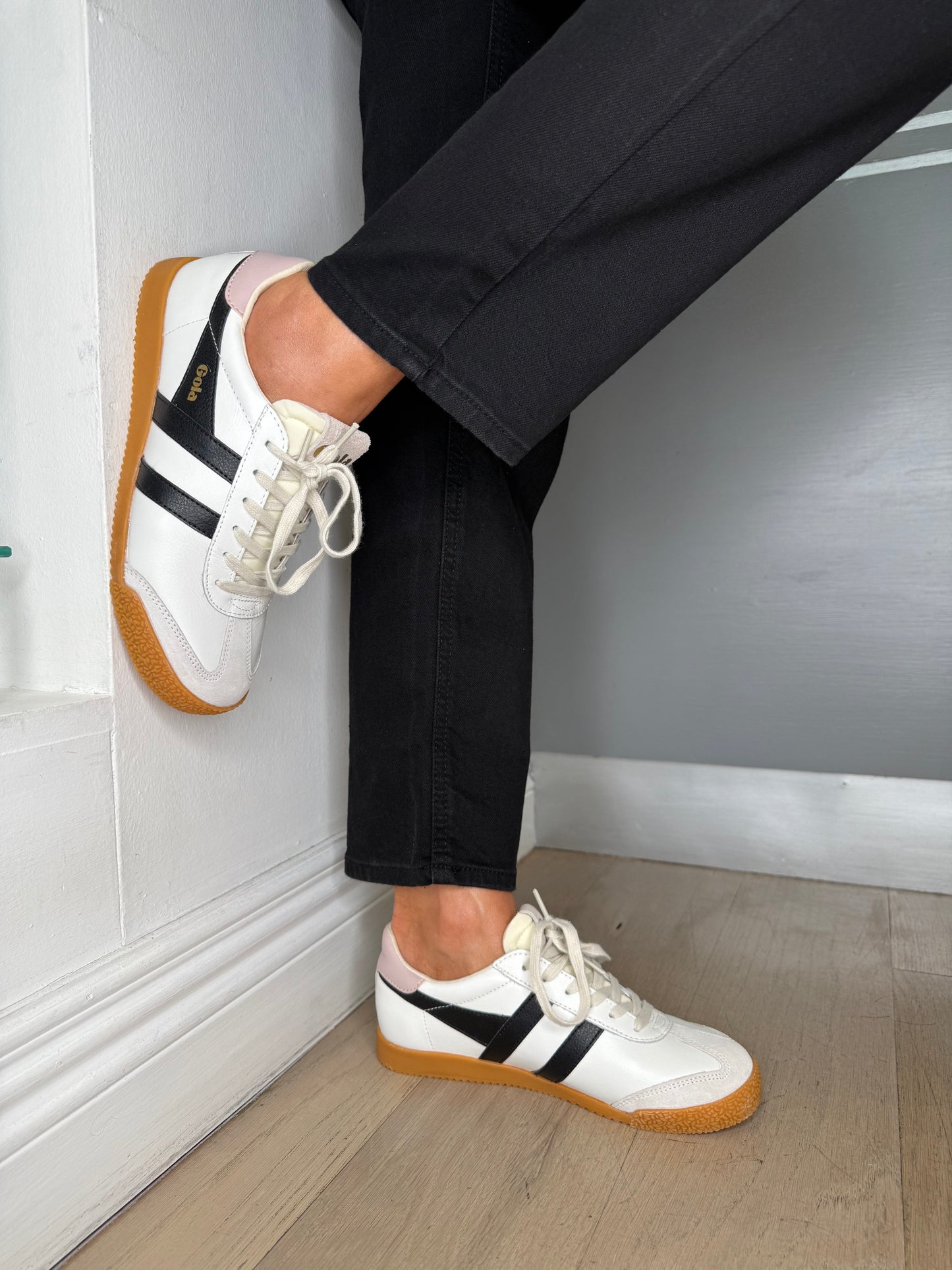 Gola - Elan White Leather Trainer With A Black & Pink Trim