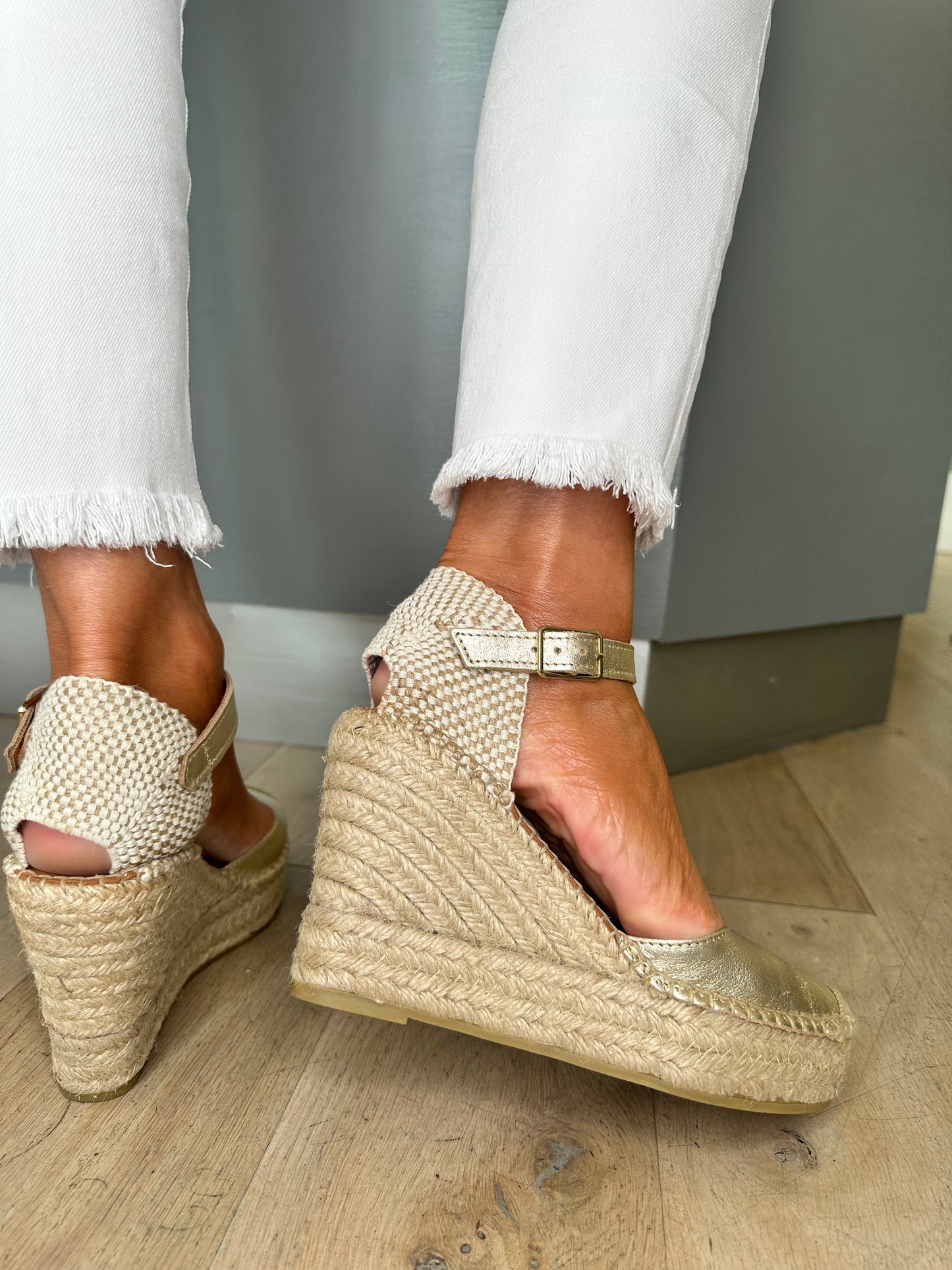 Viguera - Metallic Gold Closed Toe Espadrille Wedge
