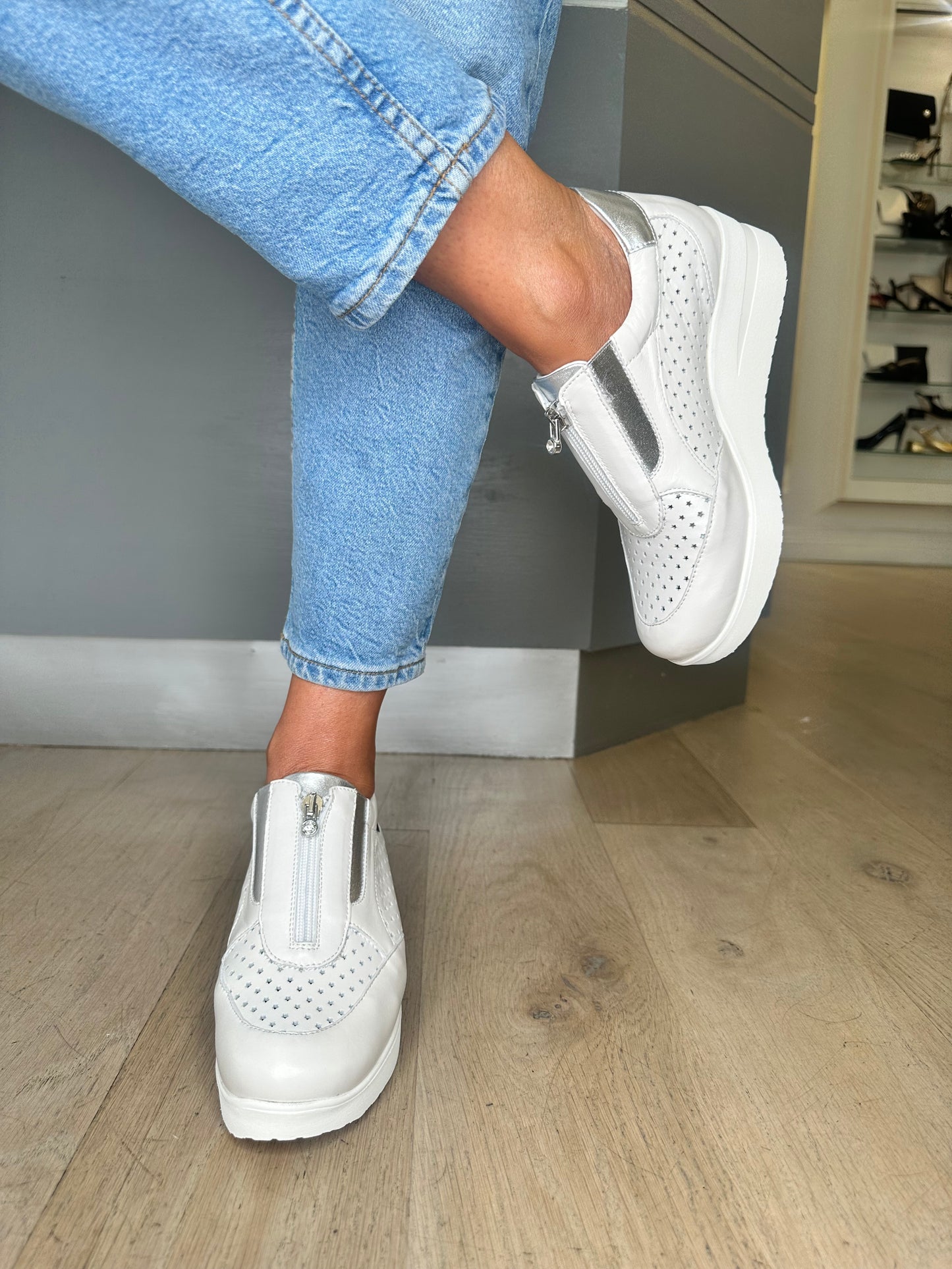 Marco Moreo - White Leather Mover With Silver Trim