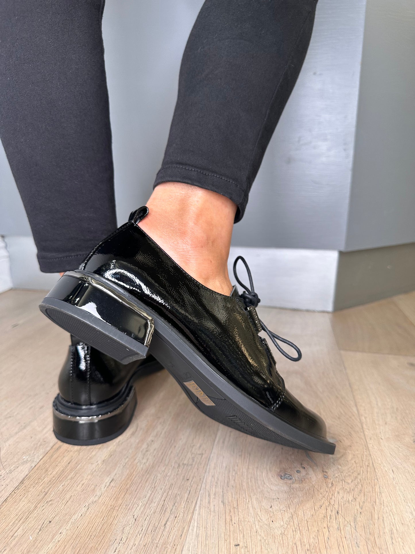 Loretta Vitale - Black Flexy Patent Lace Up Brogue