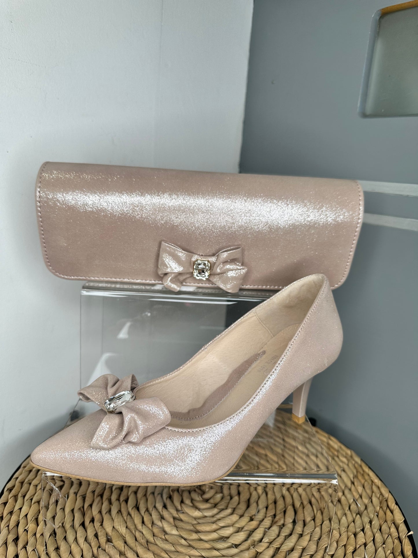 Emis -Blush Nude Mid Heel Court Shoe With A Bow Trim