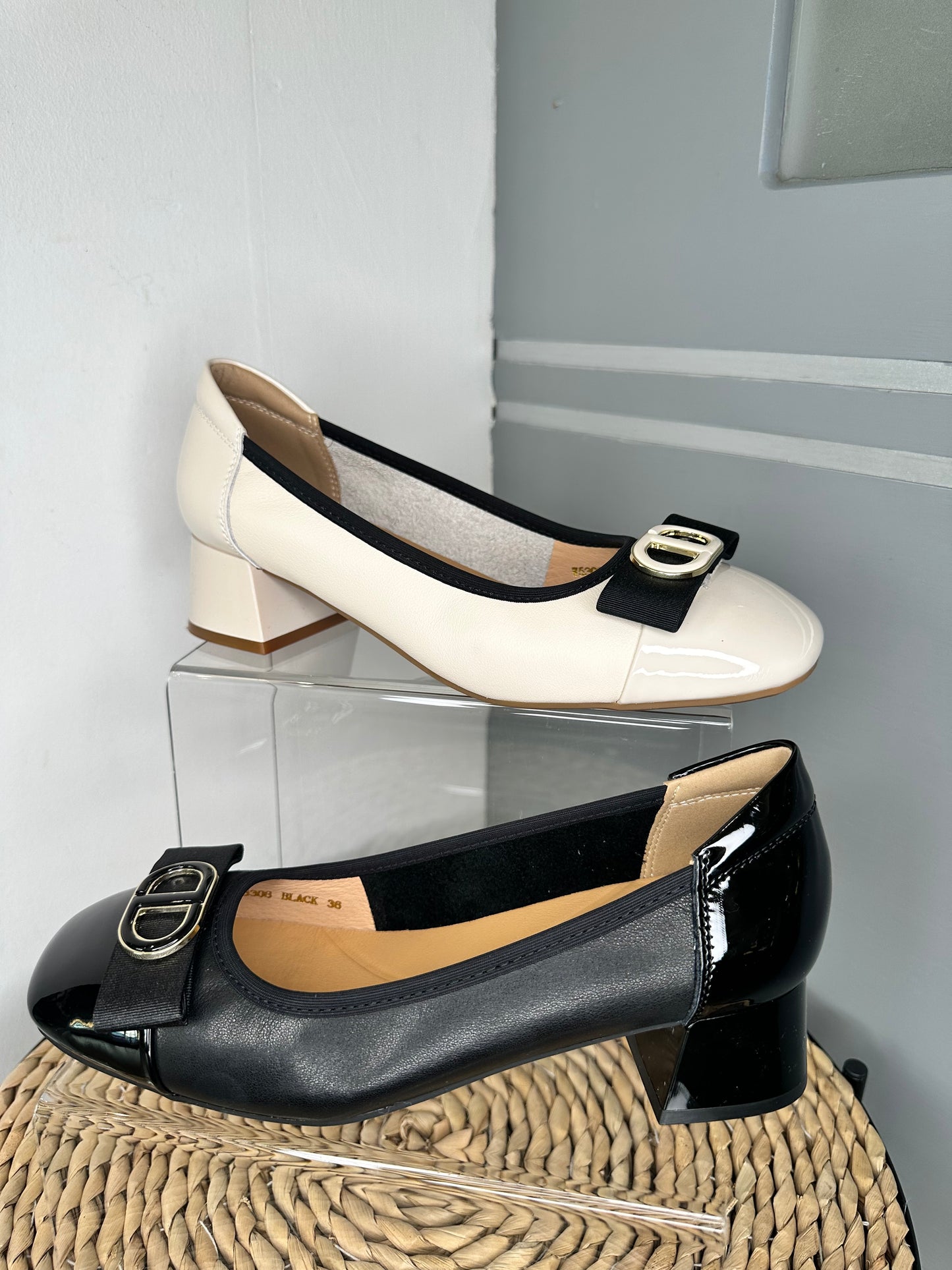Loretta Vitale - Cream Leather/Patent Pomp Style With Black Trim