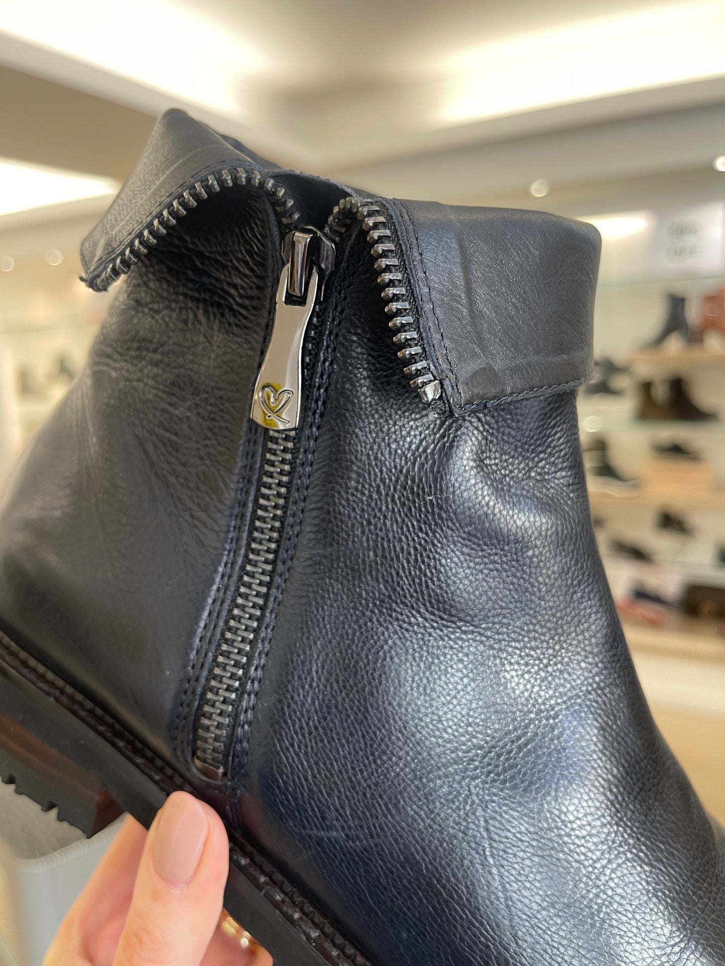 Everybody - Flat Rich Navy Leather Chelsea Boot