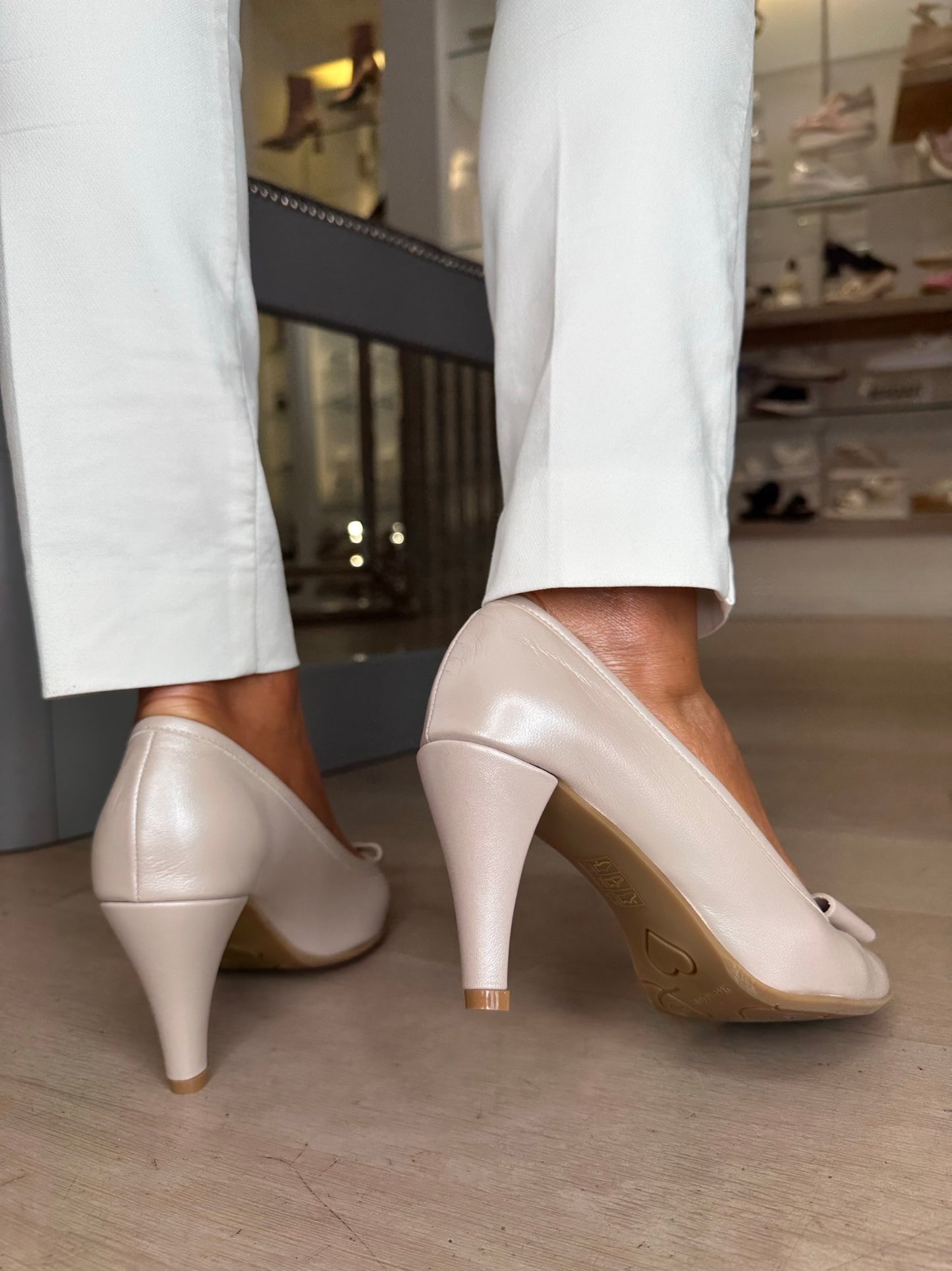 Le Babe – Pearlized Beige Coral Stone Trim Court Shoe Mid Heel