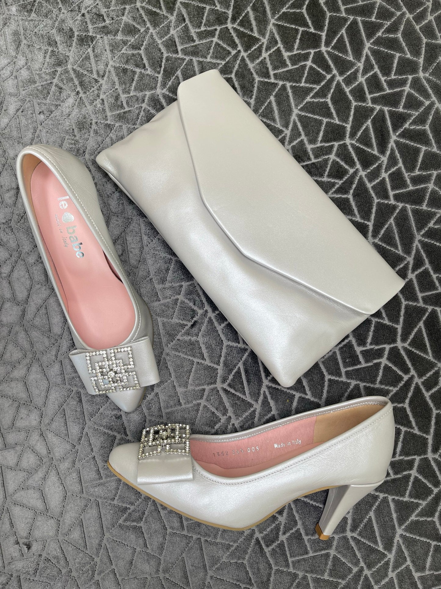 Le Babe - Pearlized Grey Matching Bag