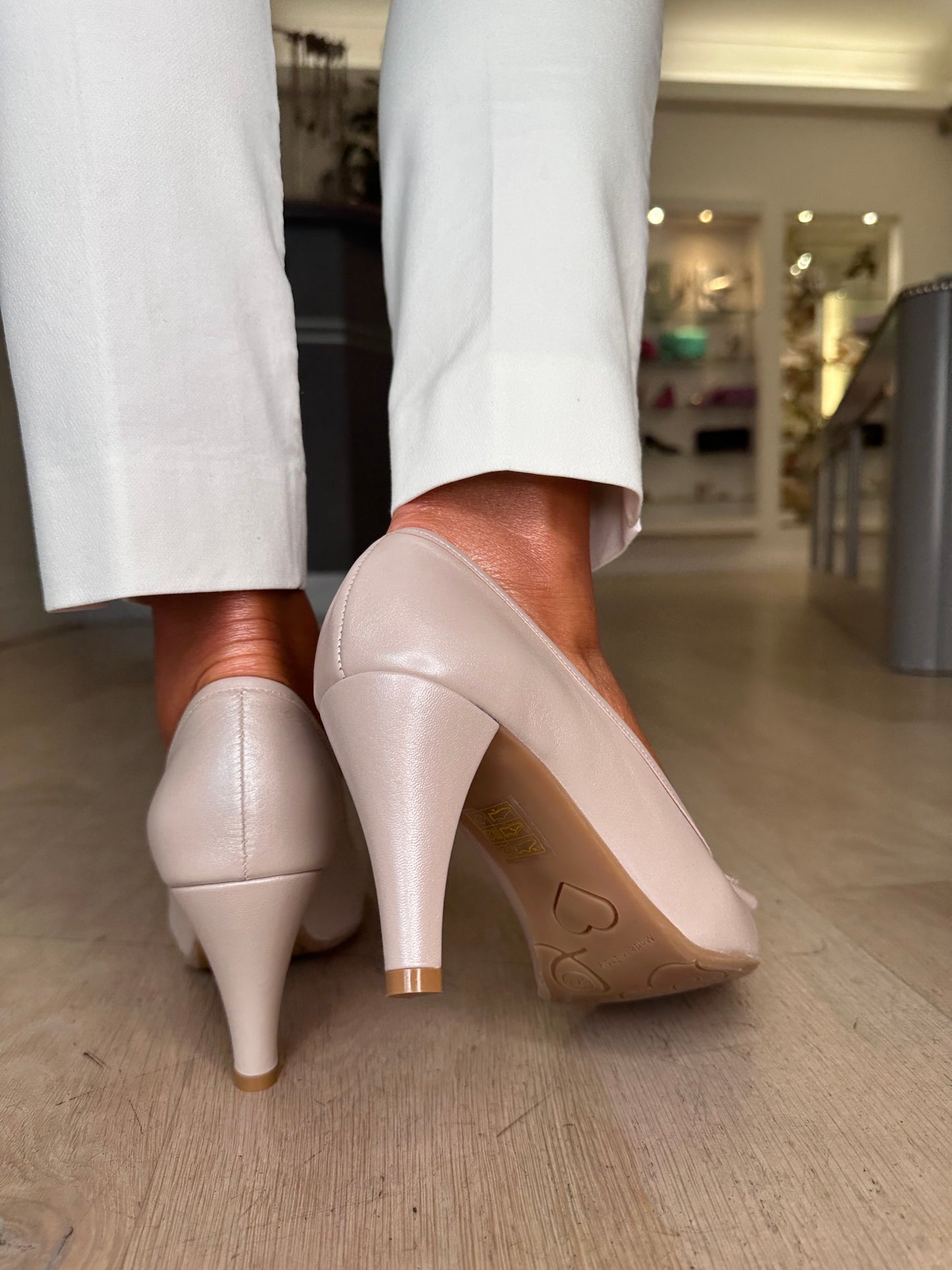 Le Babe – Blush/Nude Pearlised Leather Court Shoe With Mid Heel