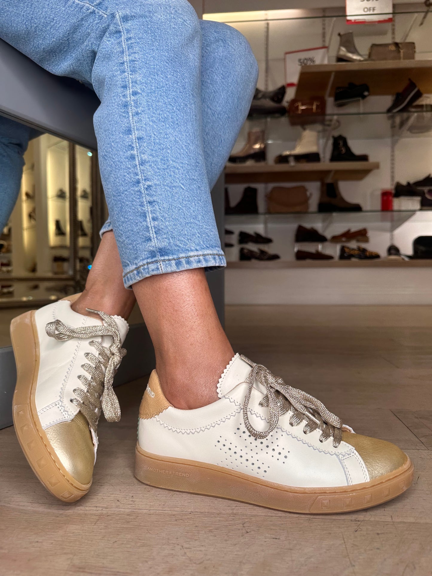 Another Trend - Rich Cream Leather Lace Up Trainer With Metallic Gold Toe