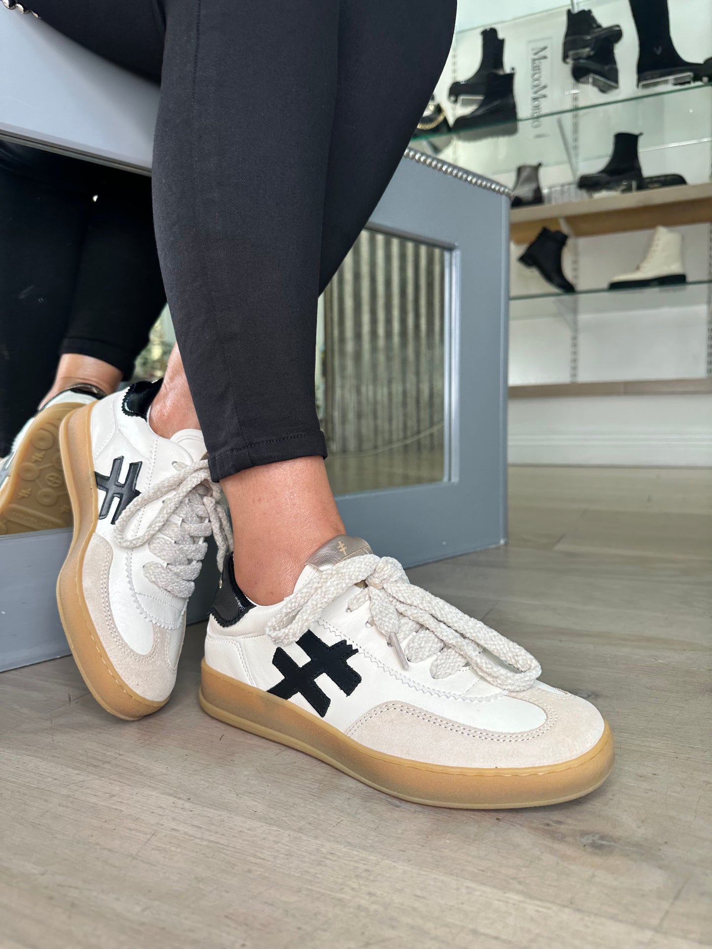 Another Trend (Alpe) - Off White & Beige Suede / Black Trim Trainer