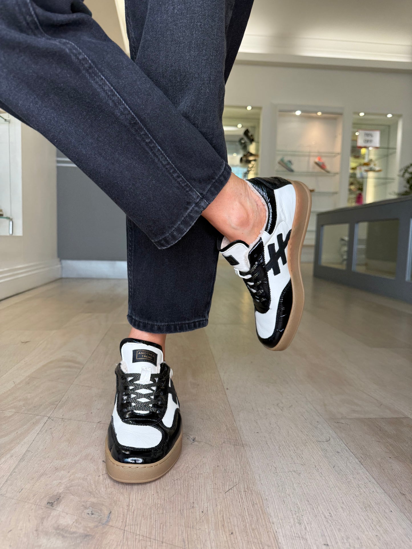 Another Trend - Black & White Flexy Patent Leather Trainer With Wollen Lining