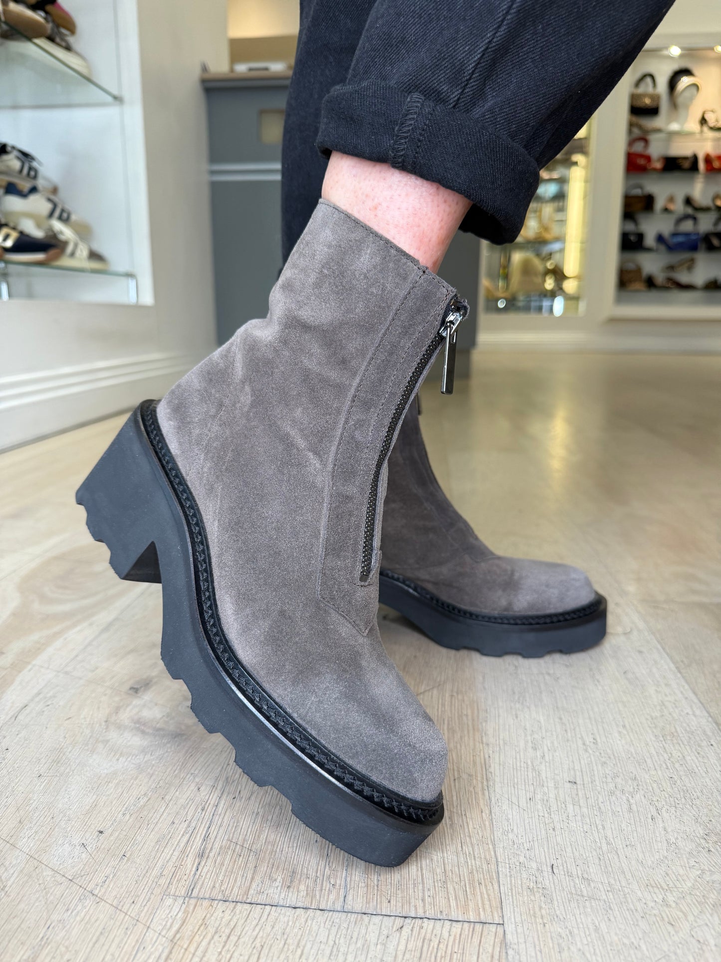 Alpe - Mink Suede Chelsea Boot With Chunky Sole
