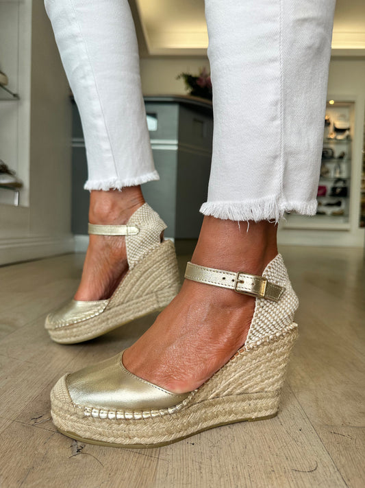 Viguera - Metallic Gold Closed Toe Espadrille Wedge