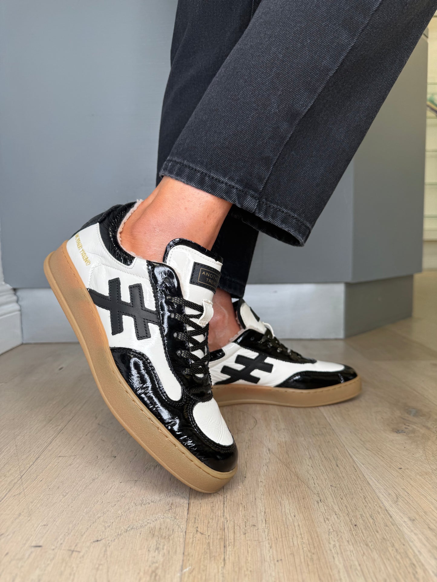 Another Trend - Black & White Flexy Patent Leather Trainer With Wollen Lining