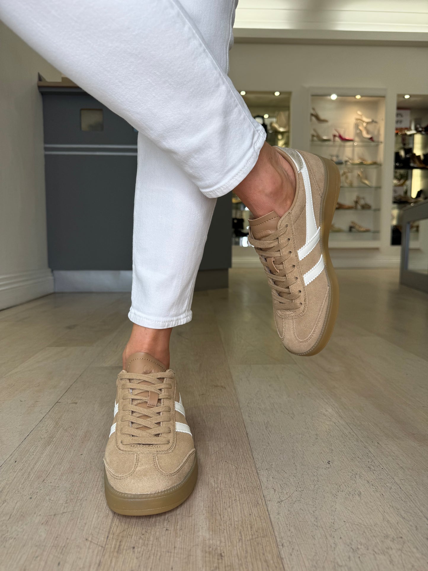 Gola - Viper Light Caramel Suede Trainer With White Leather & Gold Trim