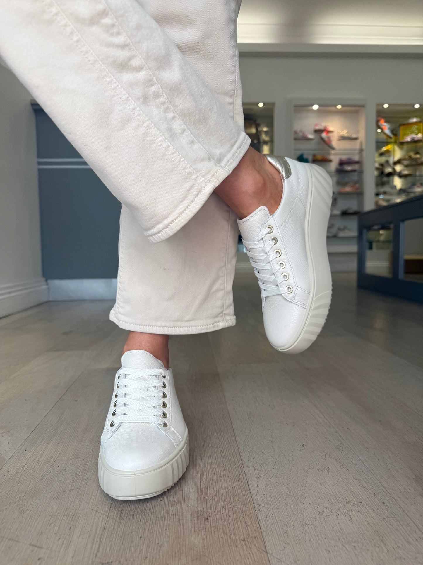 Ara - Butter Soft Cream Grained Leather Lace Up Trainer