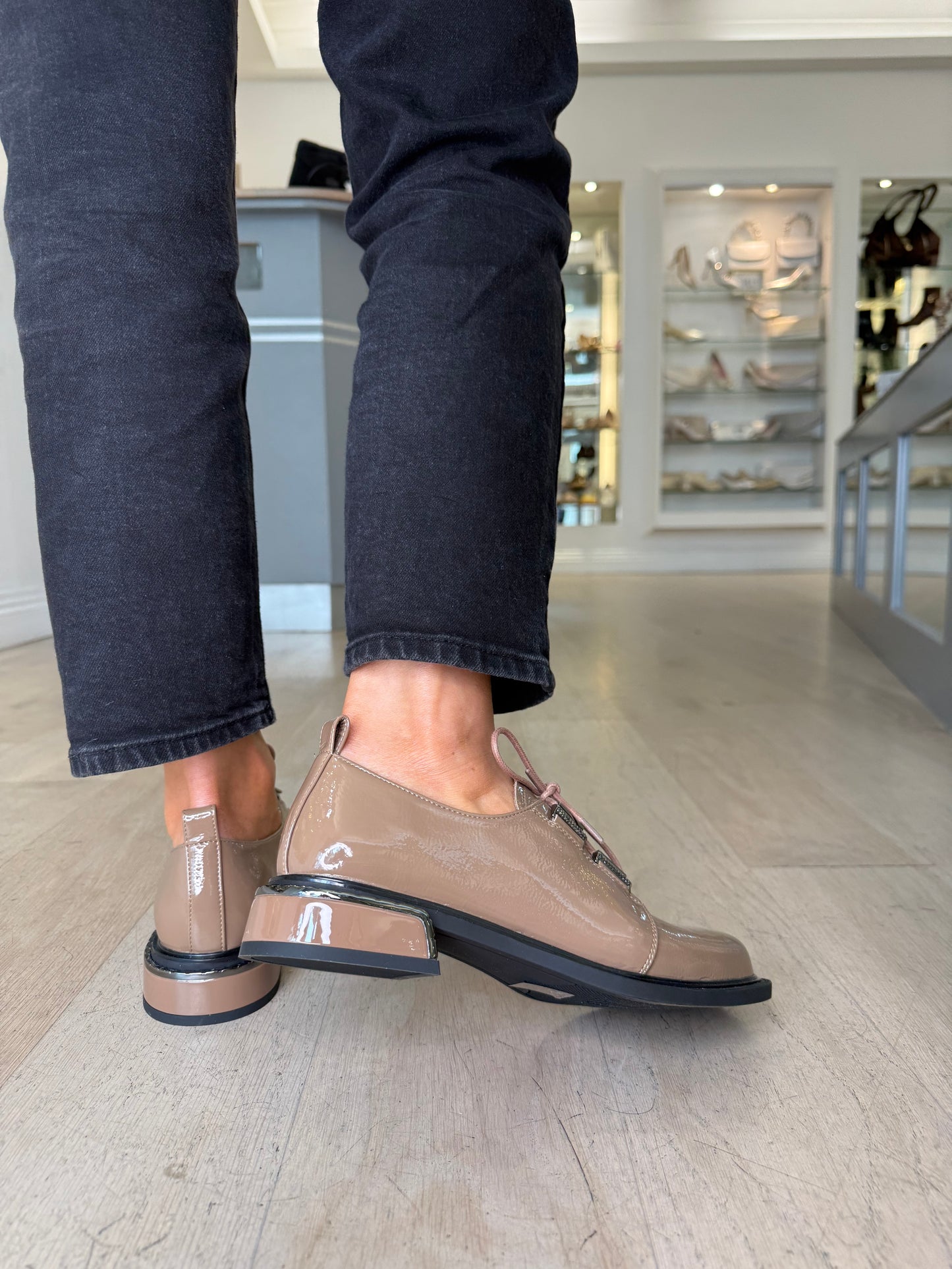 Loretta Vitale - Taupe Flexy Patent Leather Lace Up Brogue
