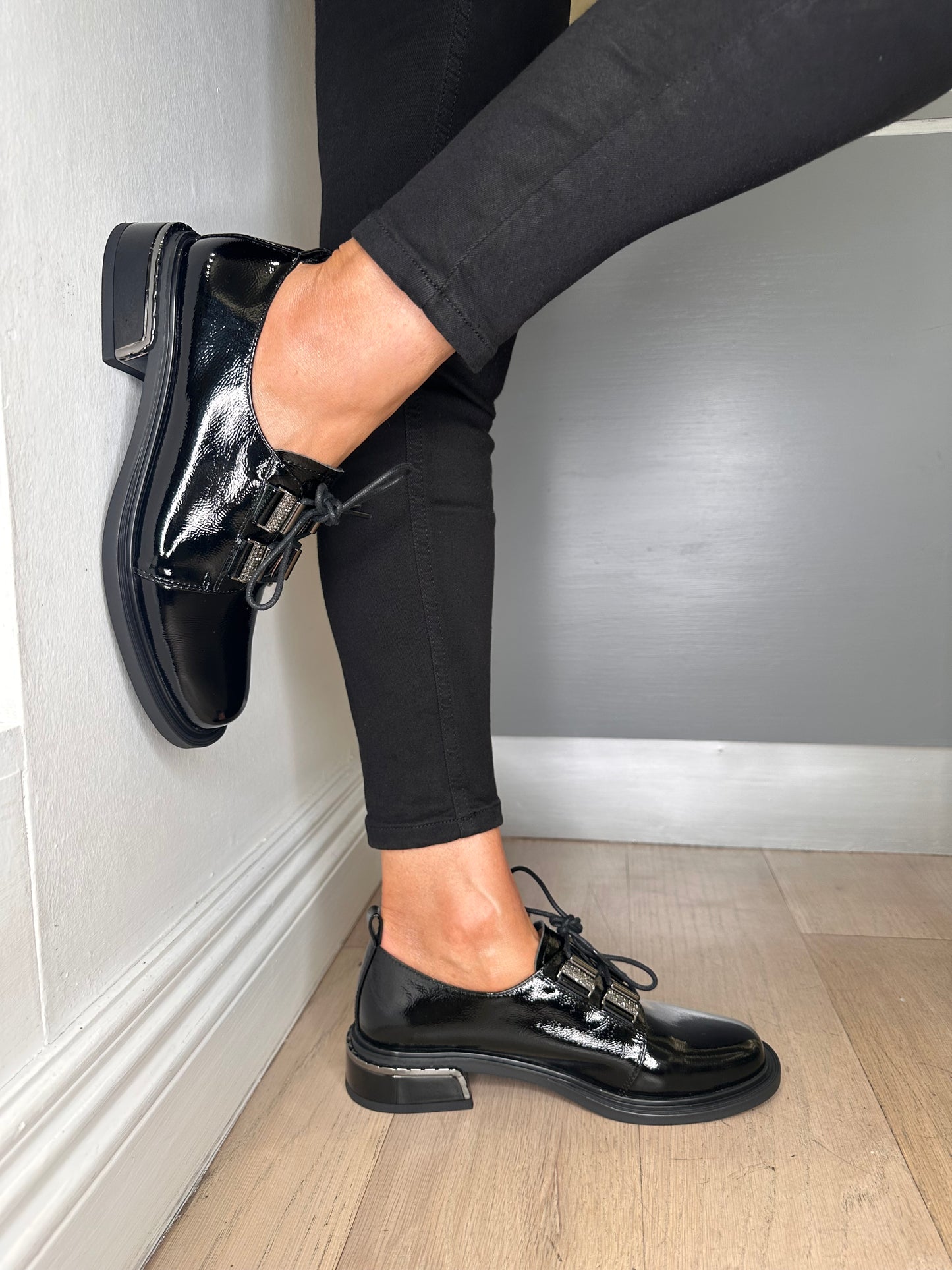 Loretta Vitale - Black Flexy Patent Lace Up Brogue