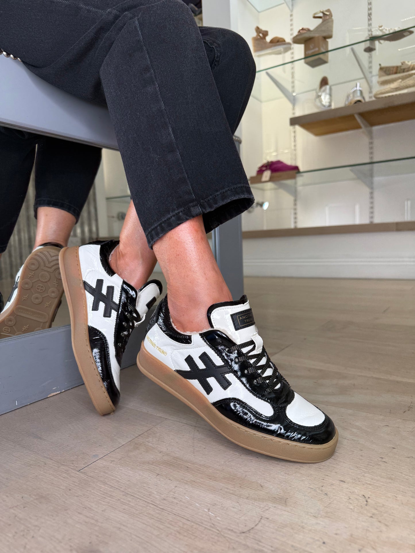 Another Trend - Black & White Flexy Patent Leather Trainer With Wollen Lining