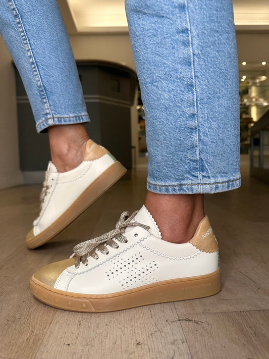 Another Trend - Rich Cream Leather Lace Up Trainer With Metallic Gold Toe