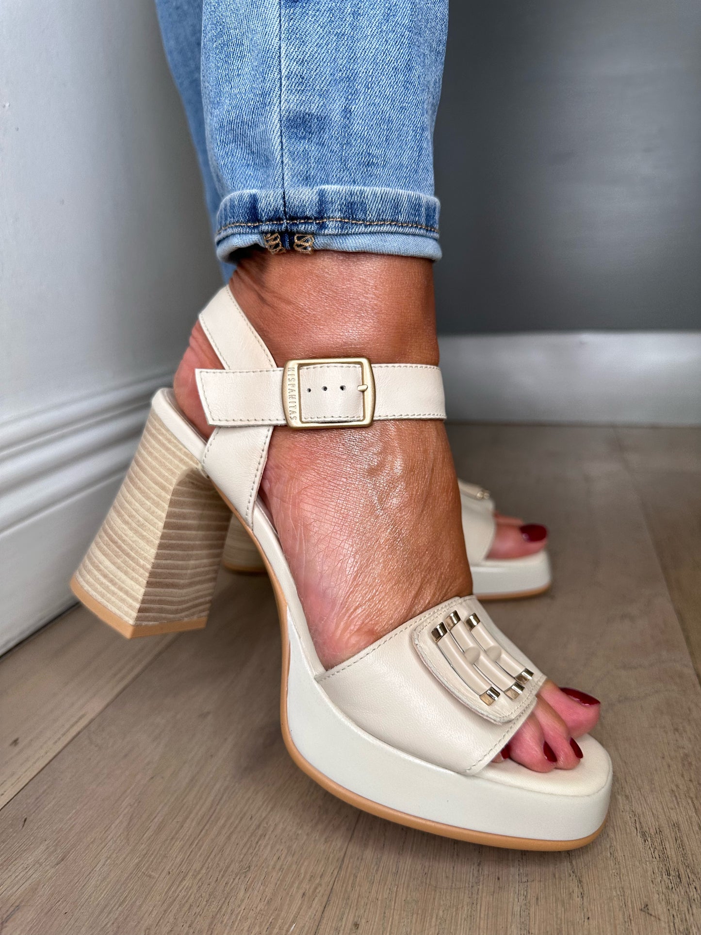 Hispanitas - Rich Cream Block Heel Sandal With Platform Sole