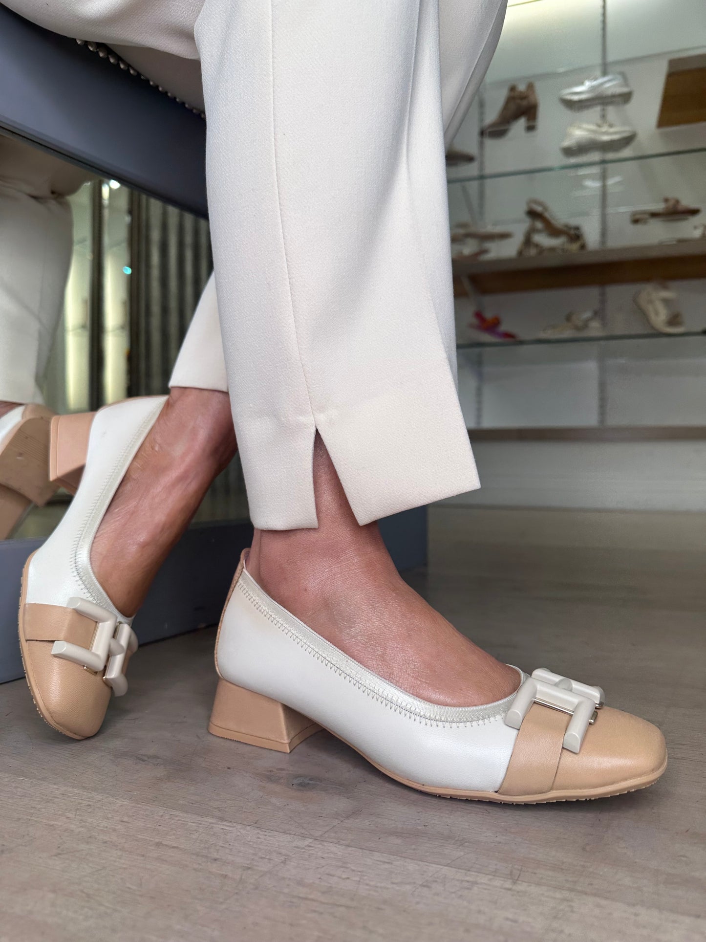 Hispanitas - Beige/Cream Pomp Shoe With Heel