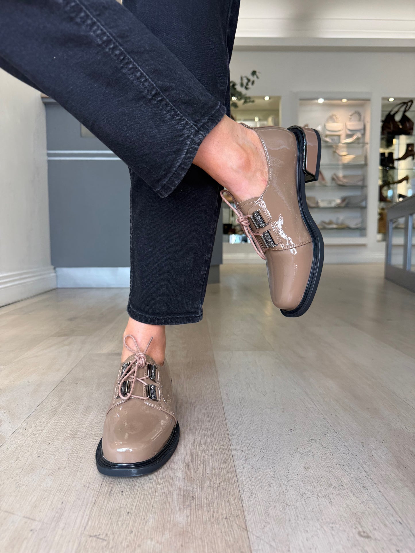 Loretta Vitale - Taupe Flexy Patent Leather Lace Up Brogue