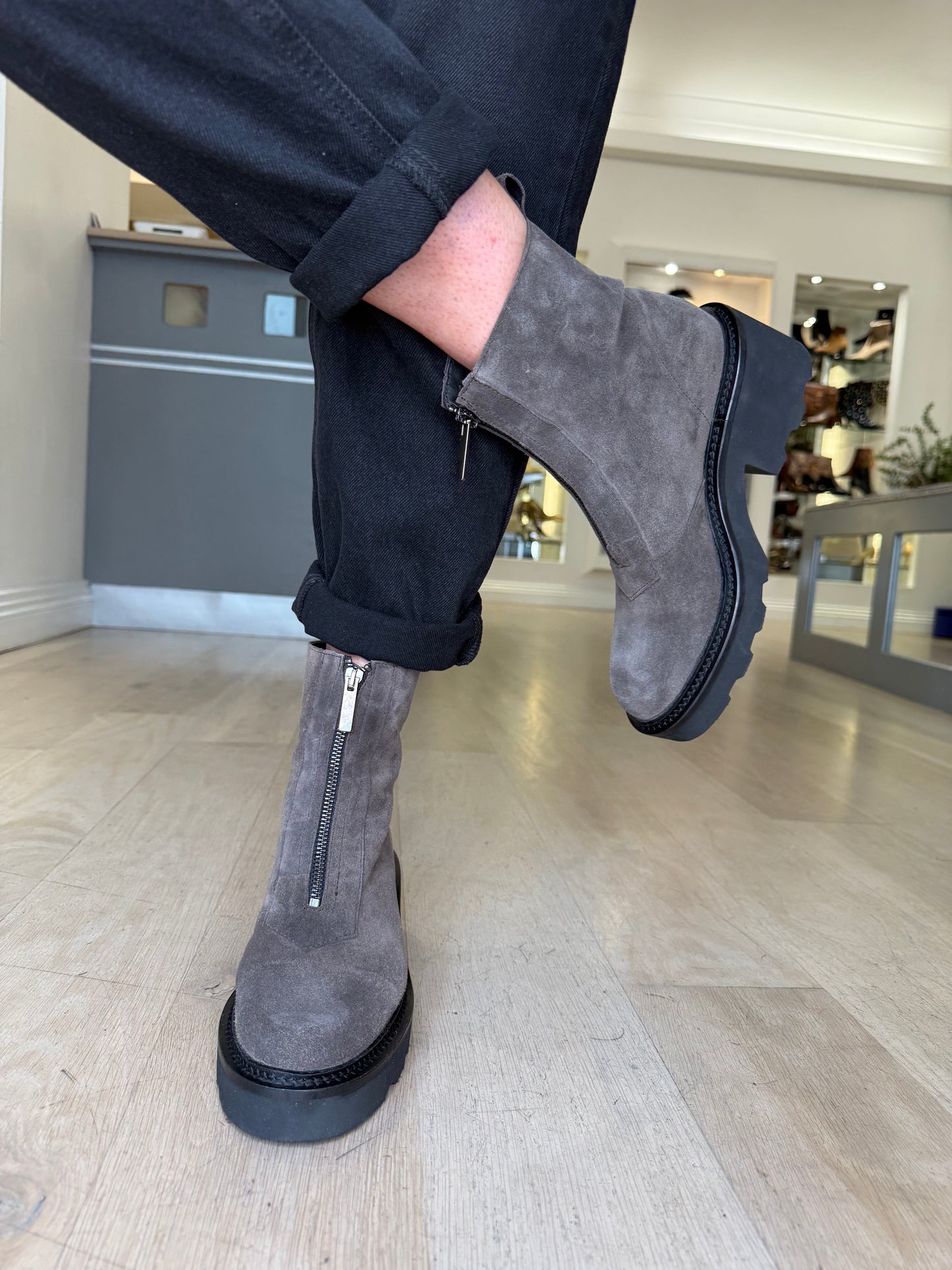 Alpe - Mink Suede Chelsea Boot With Chunky Sole