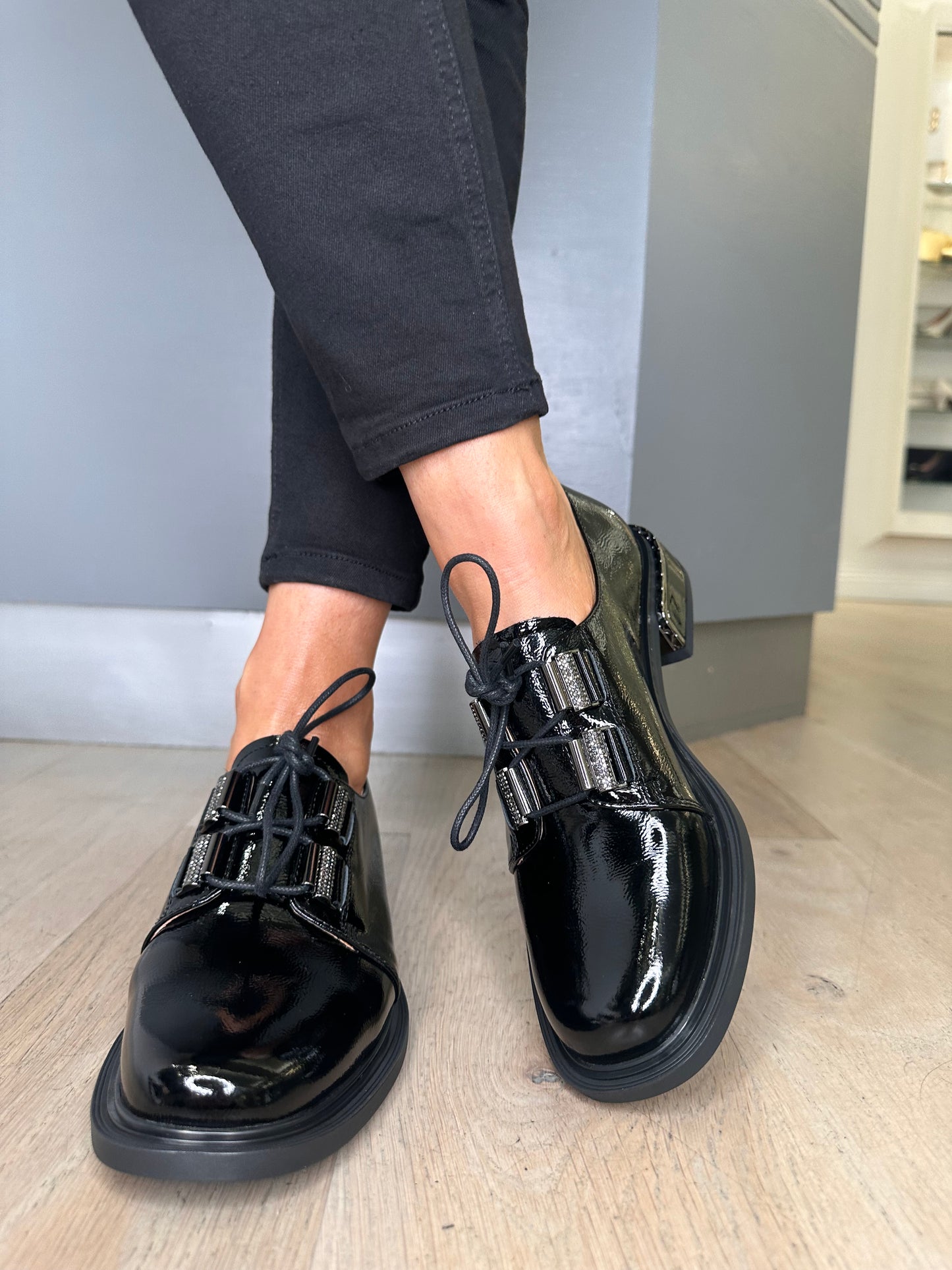 Loretta Vitale - Black Flexy Patent Lace Up Brogue