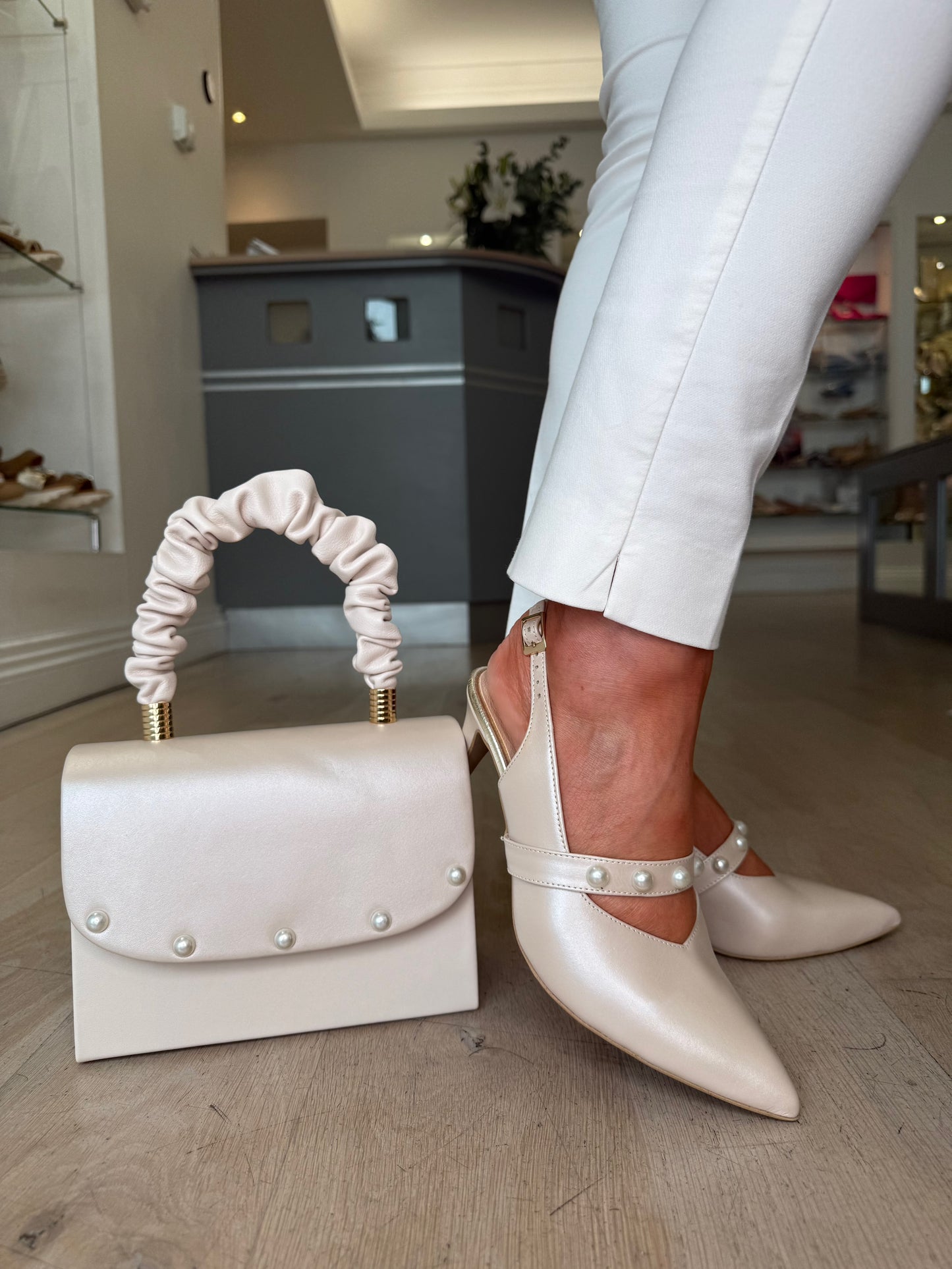 Emis - Matching Beige Pearlised Box Bag With Pearl Trim