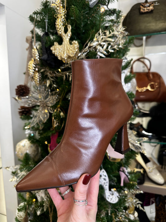 Lodi -Rich Brown Leather Pointy Toe Boot