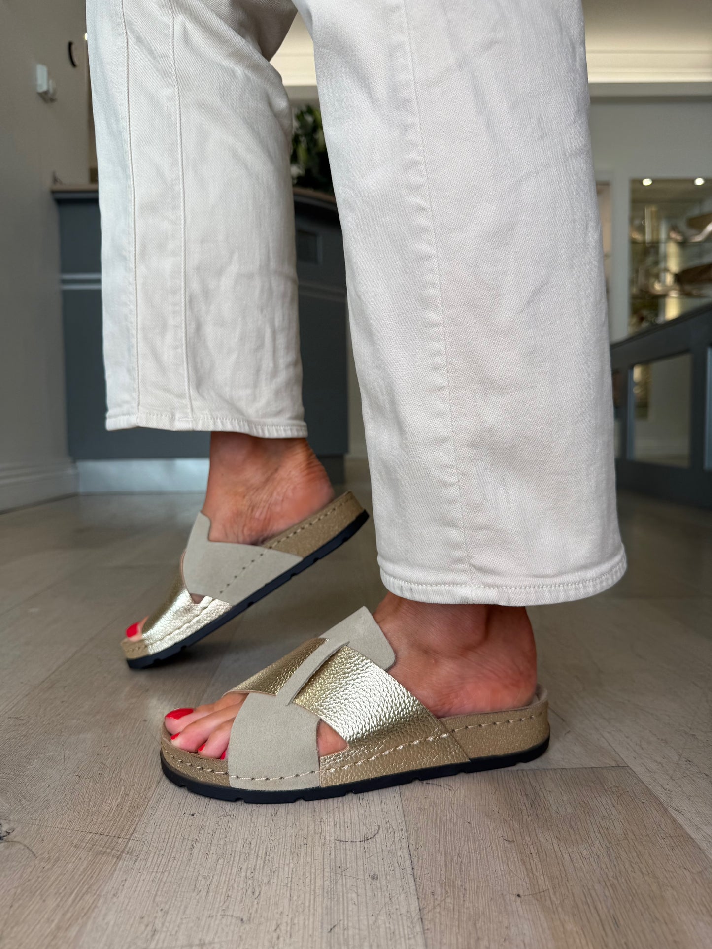 Rohde - Sand Suede/ Metallic Gold Slider