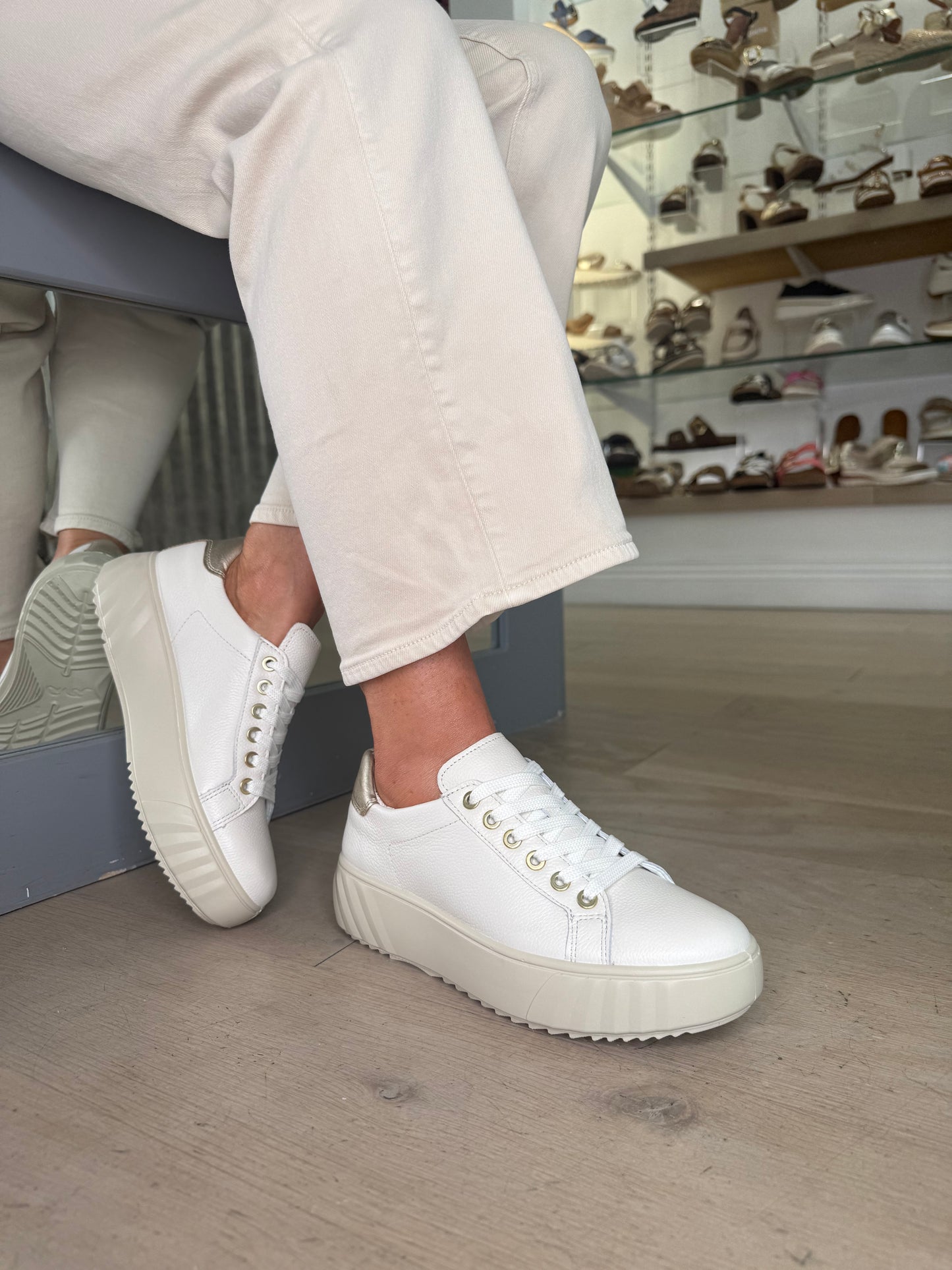 Ara - Butter Soft Cream Grained Leather Lace Up Trainer