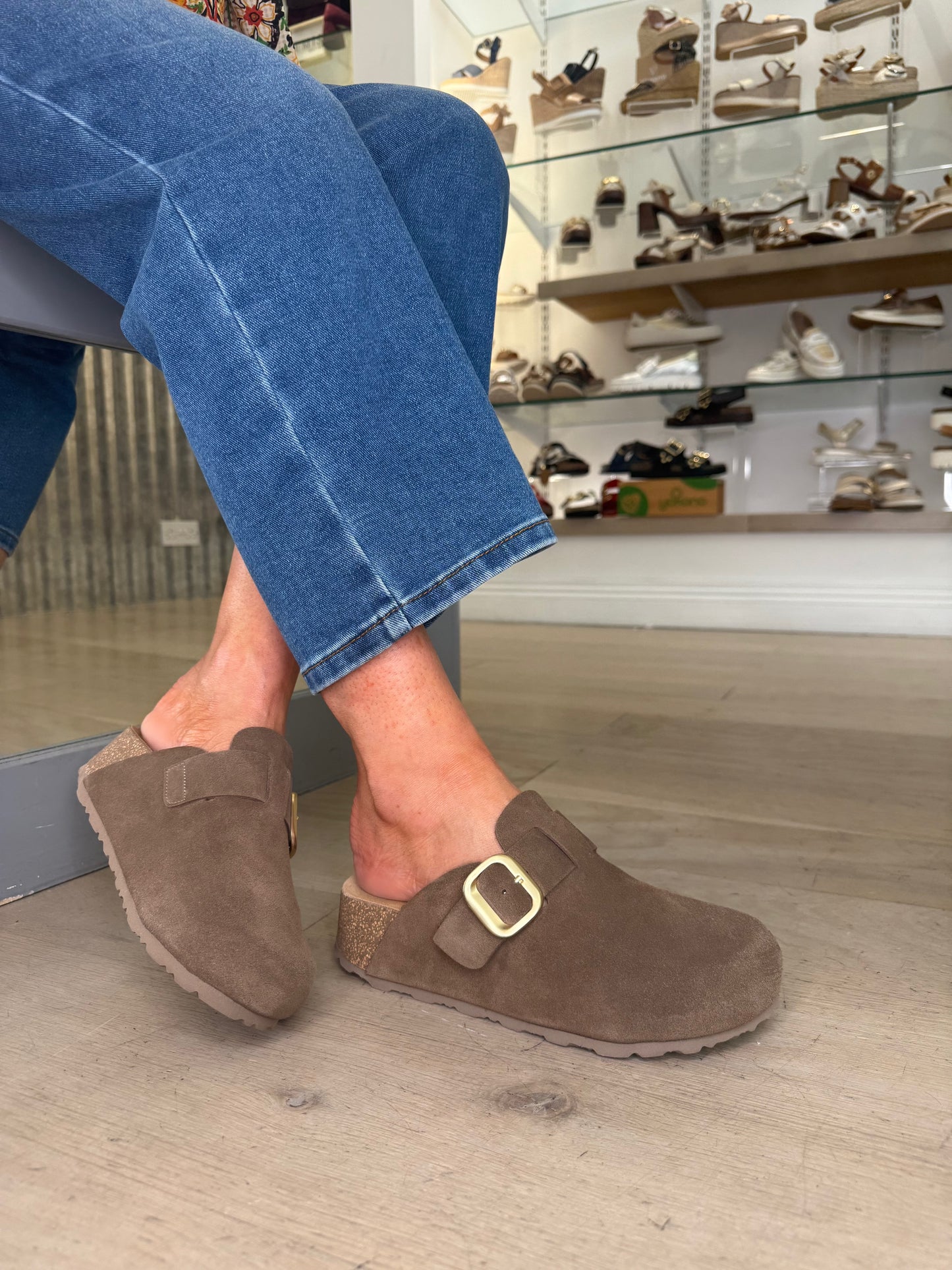Yokono - Rich Mocha Brown Platform Mule Clog With Matt Gold Buckle Trim