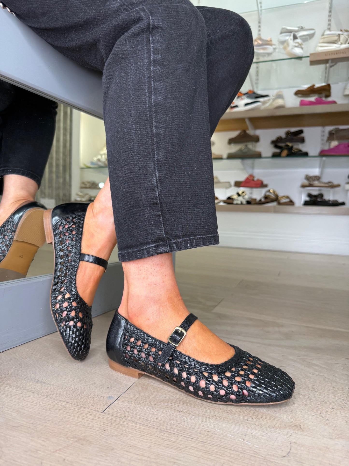 Repo - Black Leather Weave Mary Jane Style Pomp