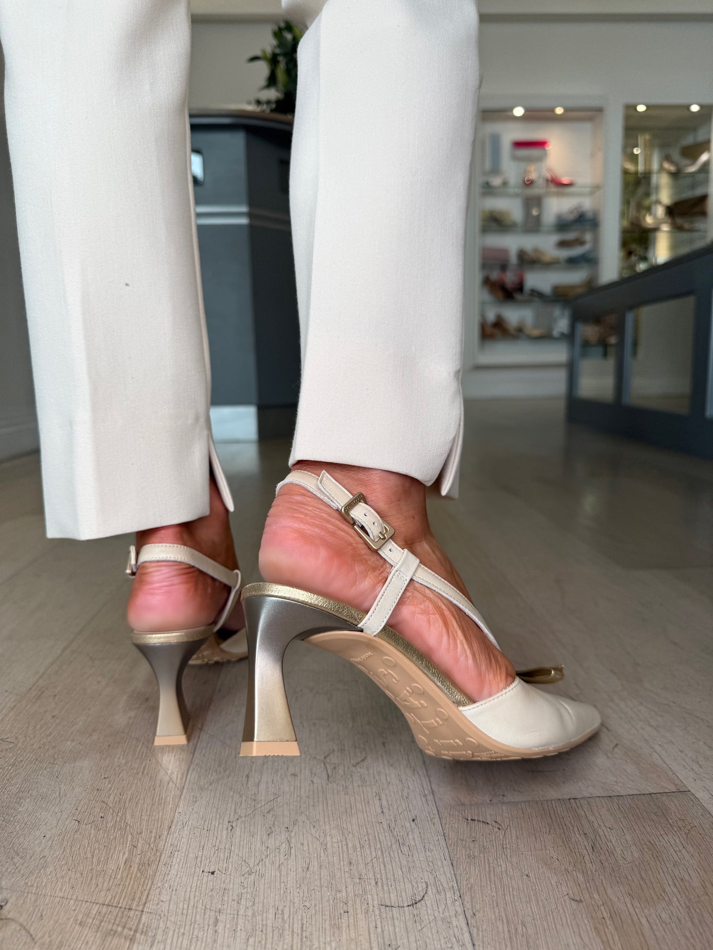 Hispanitas - Rich Cream Pointy Toe Slingback Heel With Bow Trim