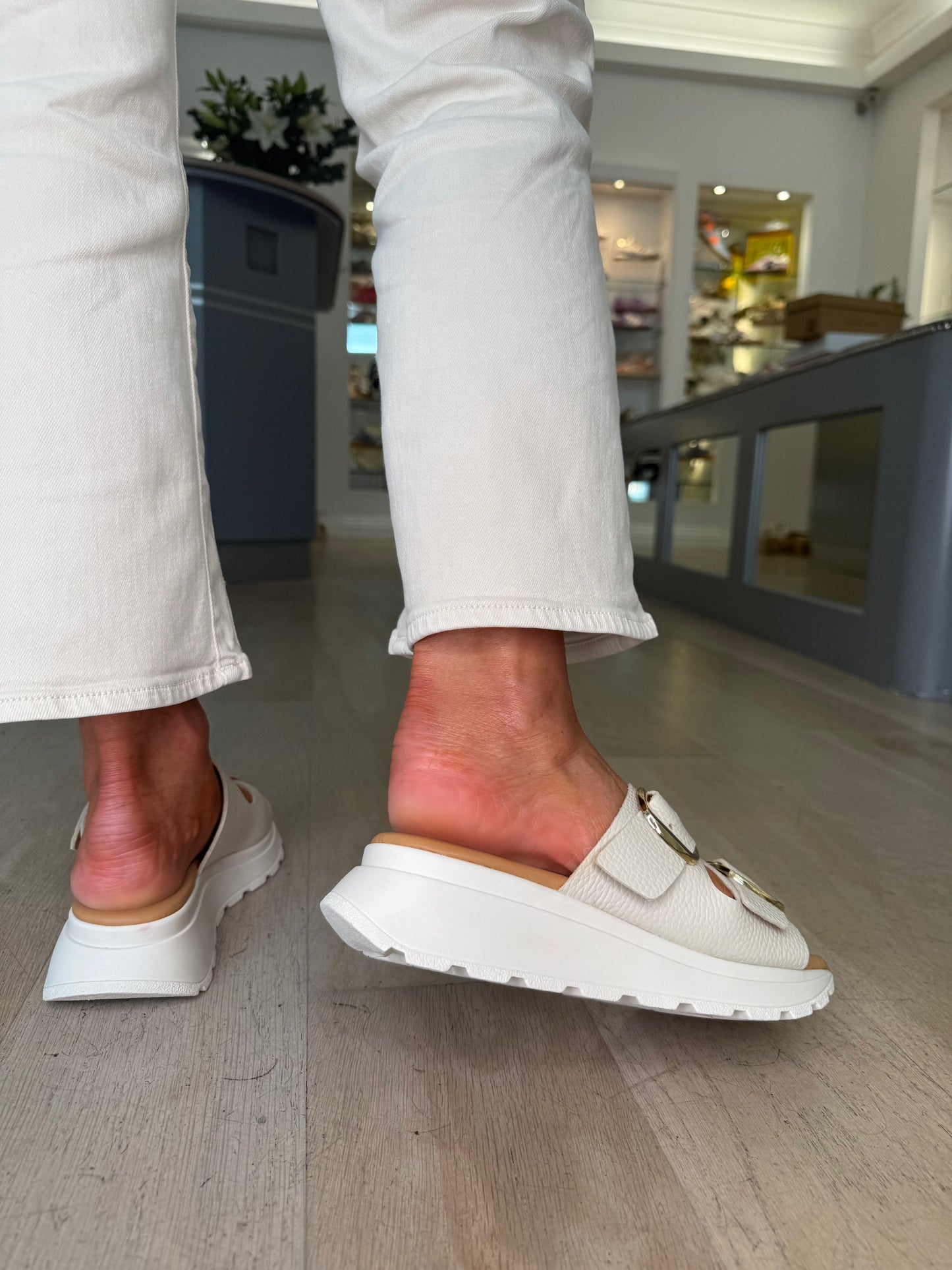 Oh My Sandals - Cream Chunky 2 Strap Slider
