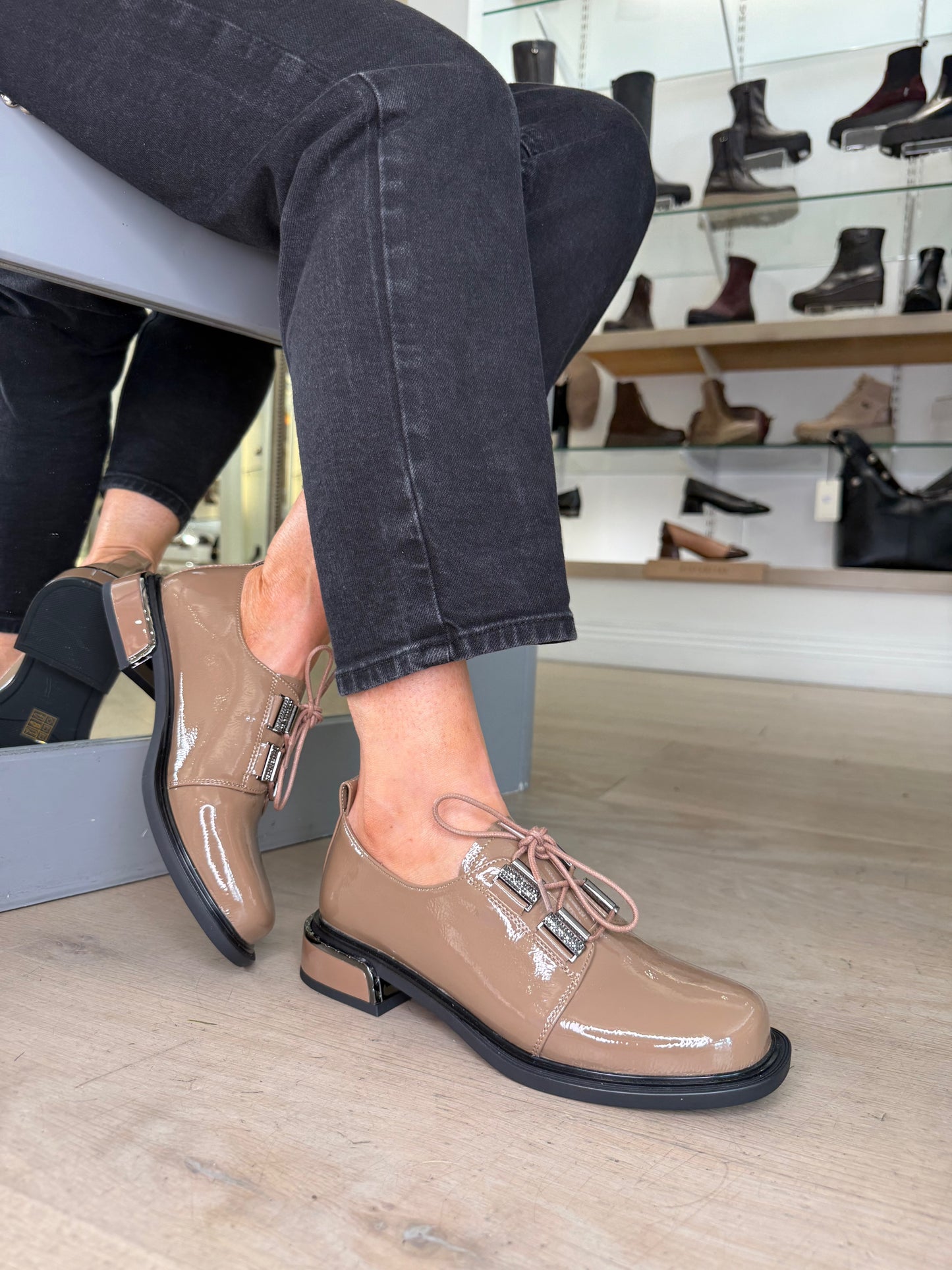 Loretta Vitale - Taupe Flexy Patent Leather Lace Up Brogue