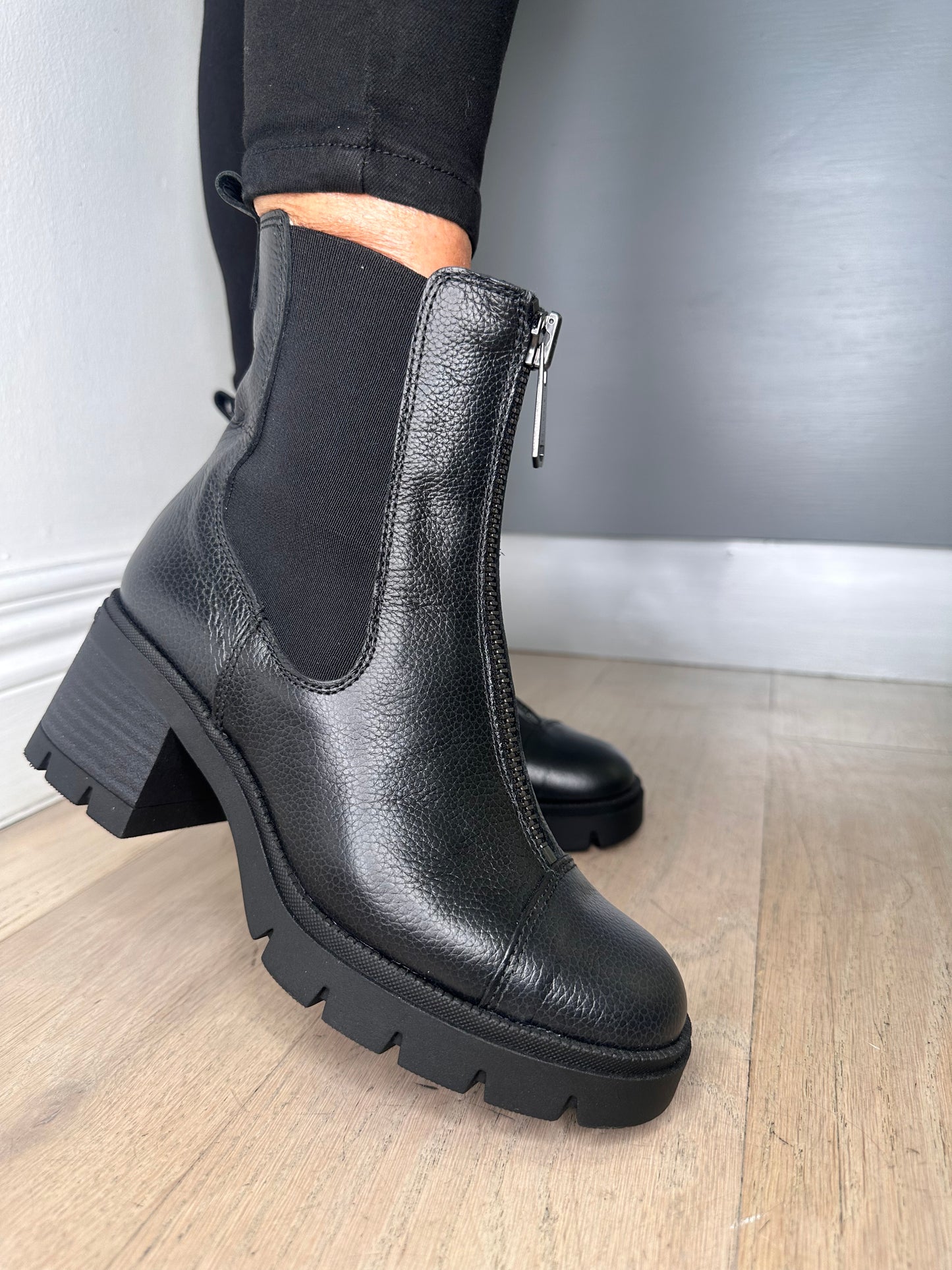 Hispanitas - Black Nappa Leather Block Heel Boot With Front Zip