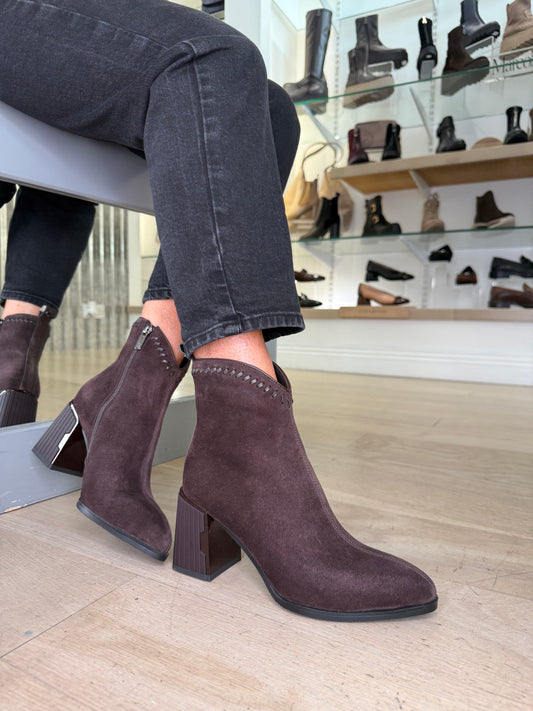 Loretta Vitale - Chocolate Brown Suede Western Style Block Heel Boot
