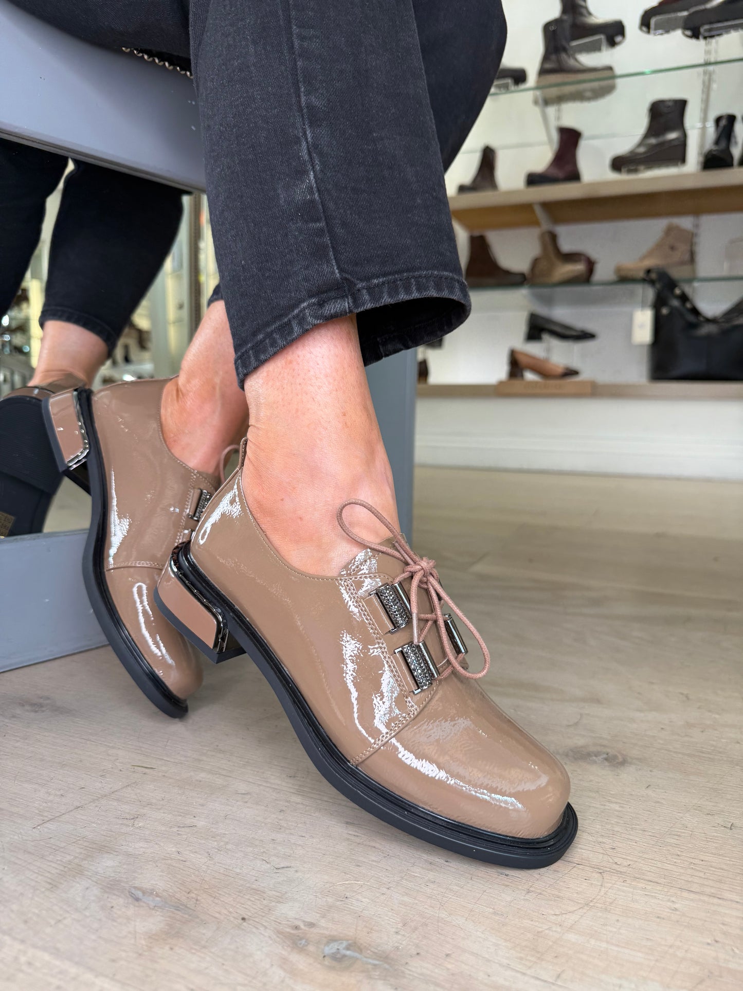 Loretta Vitale - Taupe Flexy Patent Leather Lace Up Brogue