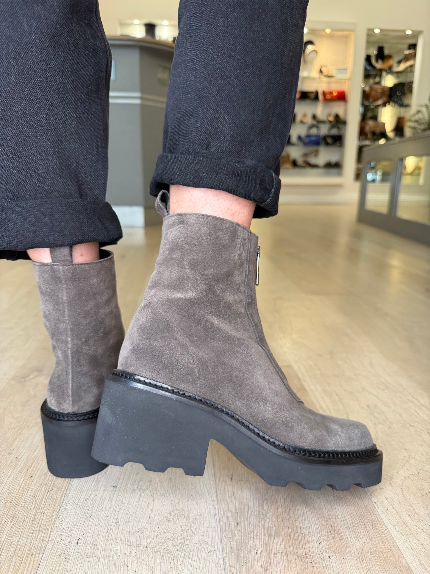 Alpe - Mink Suede Chelsea Boot With Chunky Sole