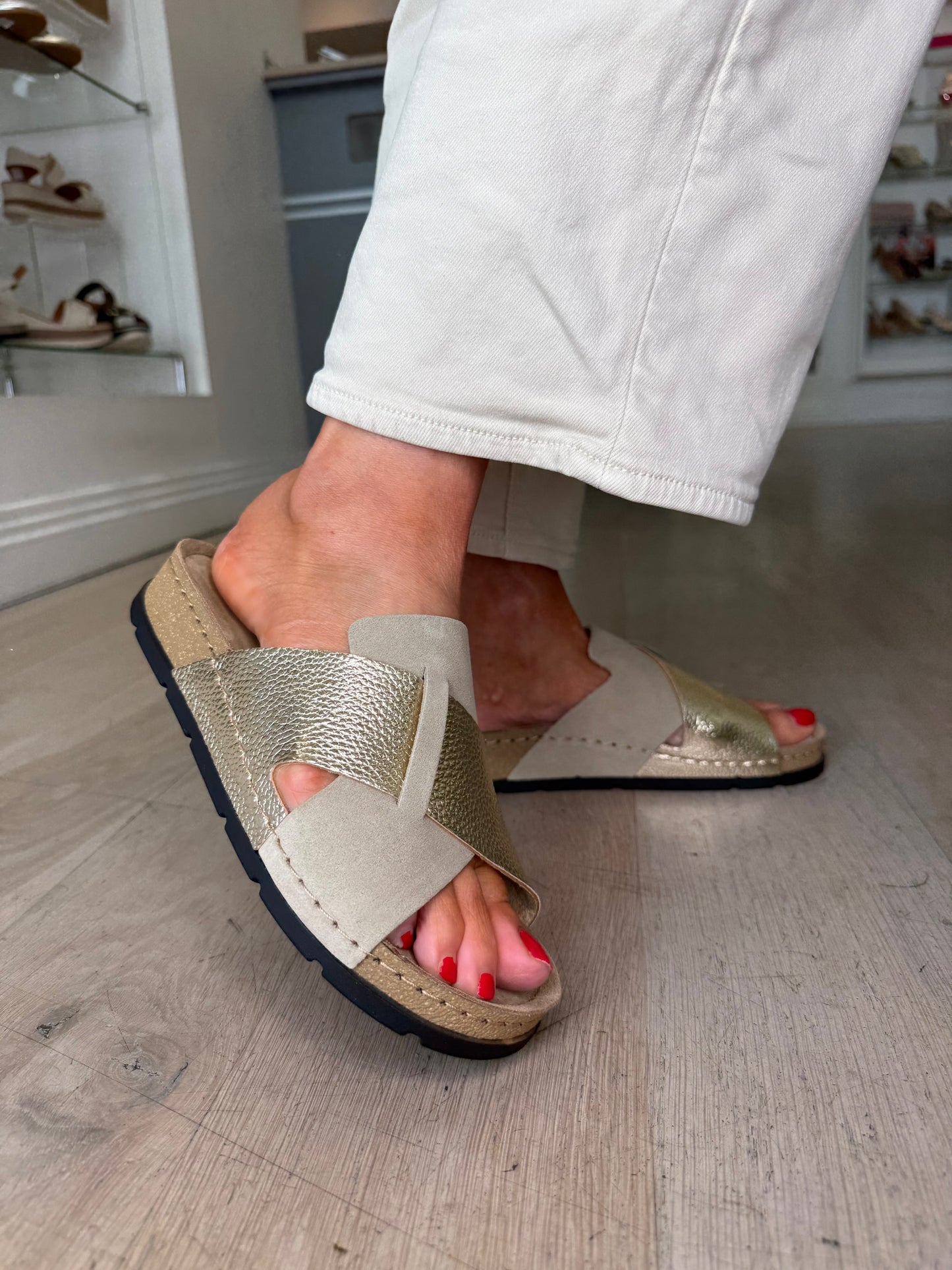 Rohde - Sand Suede/ Metallic Gold Slider