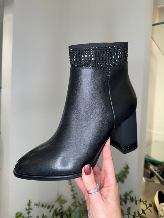 Loretta Vitale -  Black Leather Block Heel Pointy Toe Boot With Stone Trim