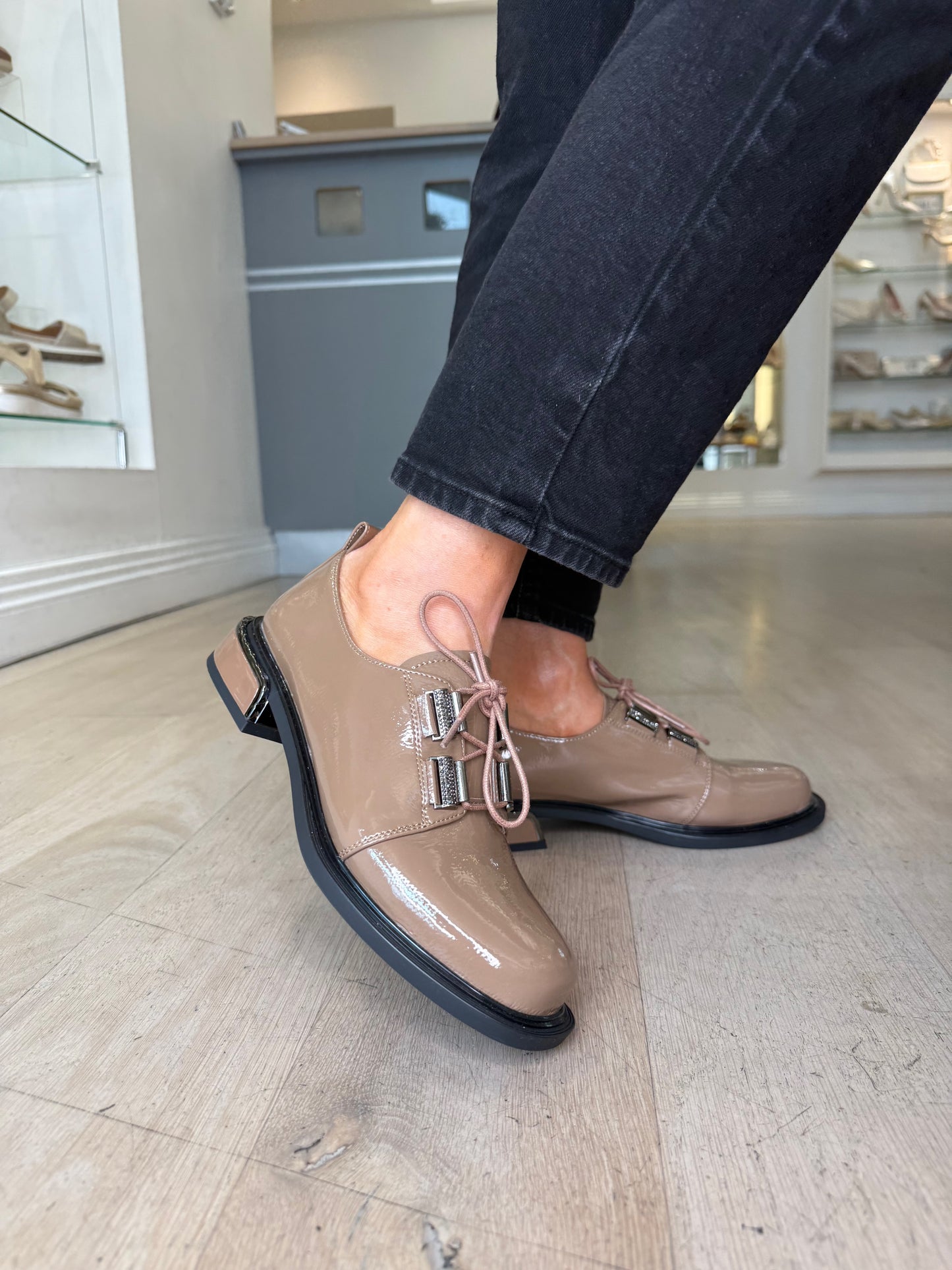 Loretta Vitale - Taupe Flexy Patent Leather Lace Up Brogue